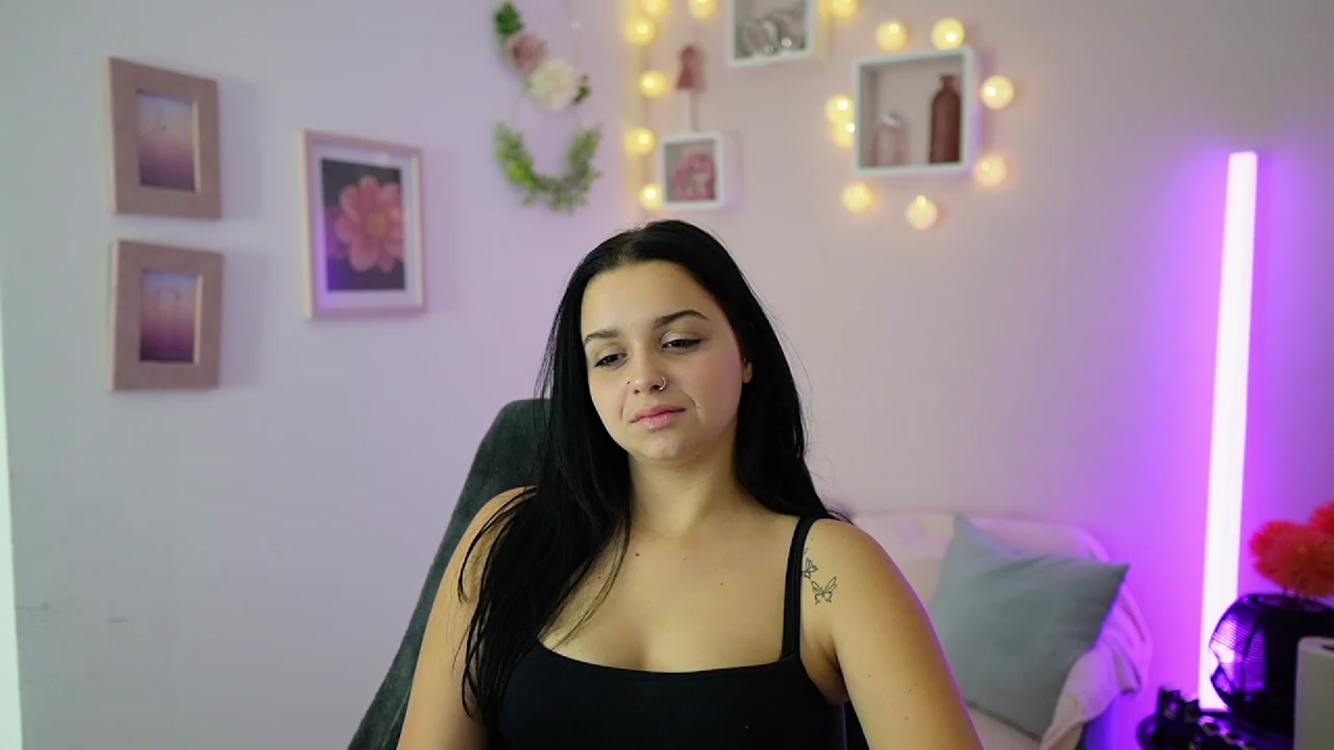 Gallery image thumbnail from Sola_Zola18's myfreecams stream on, 10/16/2023, 21:44 image 13 of 20