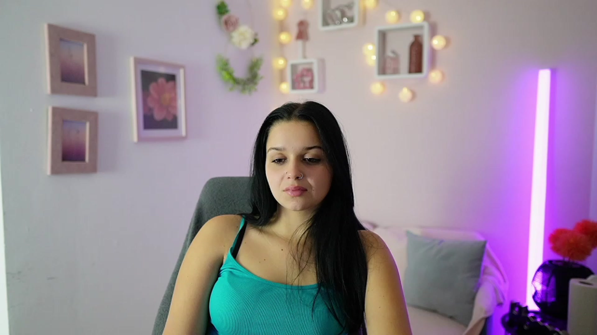 Gallery image thumbnail from Sola_Zola18's myfreecams stream on, 10/17/2023, 19:39 image 10 of 20