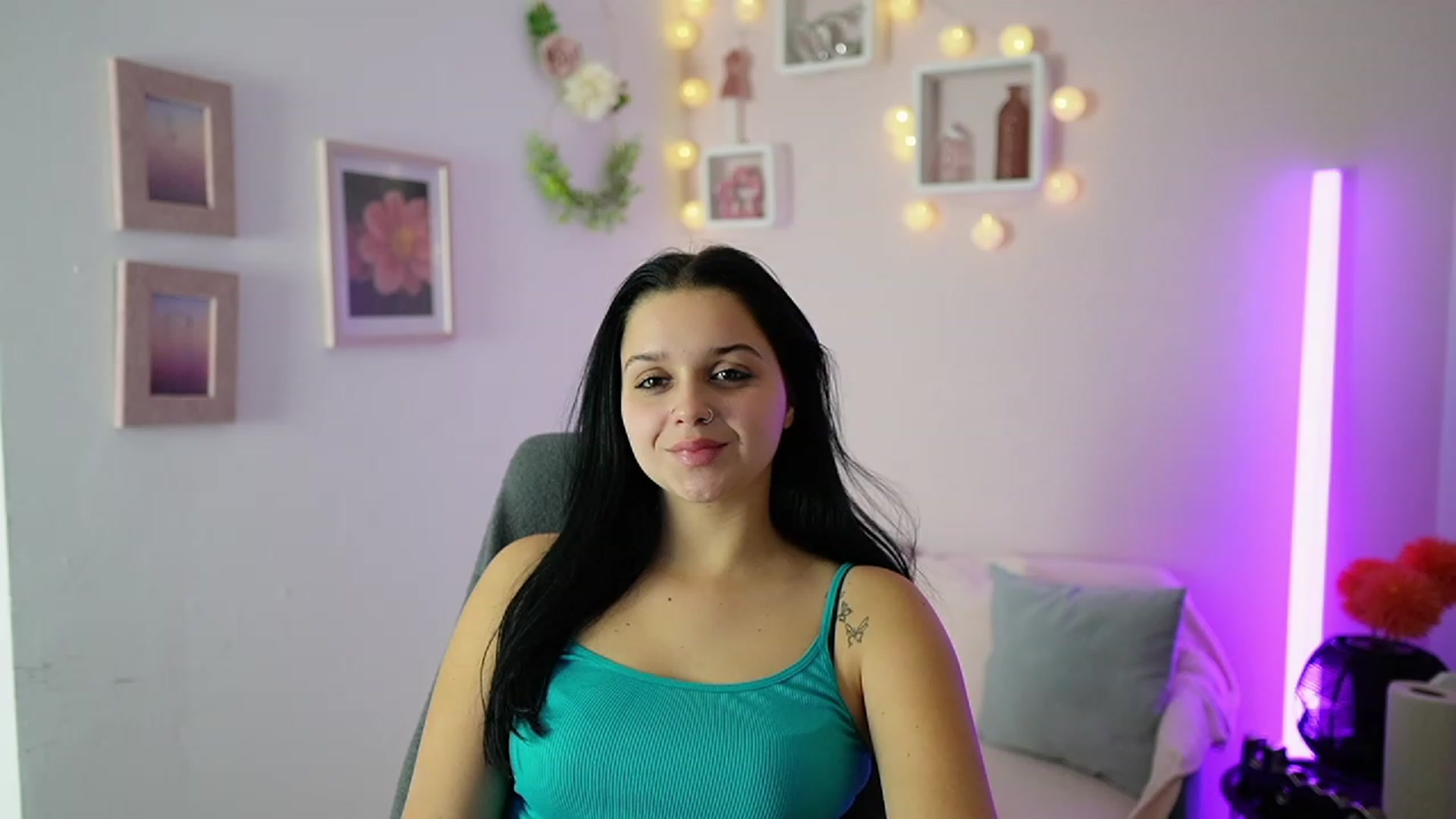 Gallery image thumbnail from Sola_Zola18's myfreecams stream on, 10/17/2023, 19:39 image 13 of 20