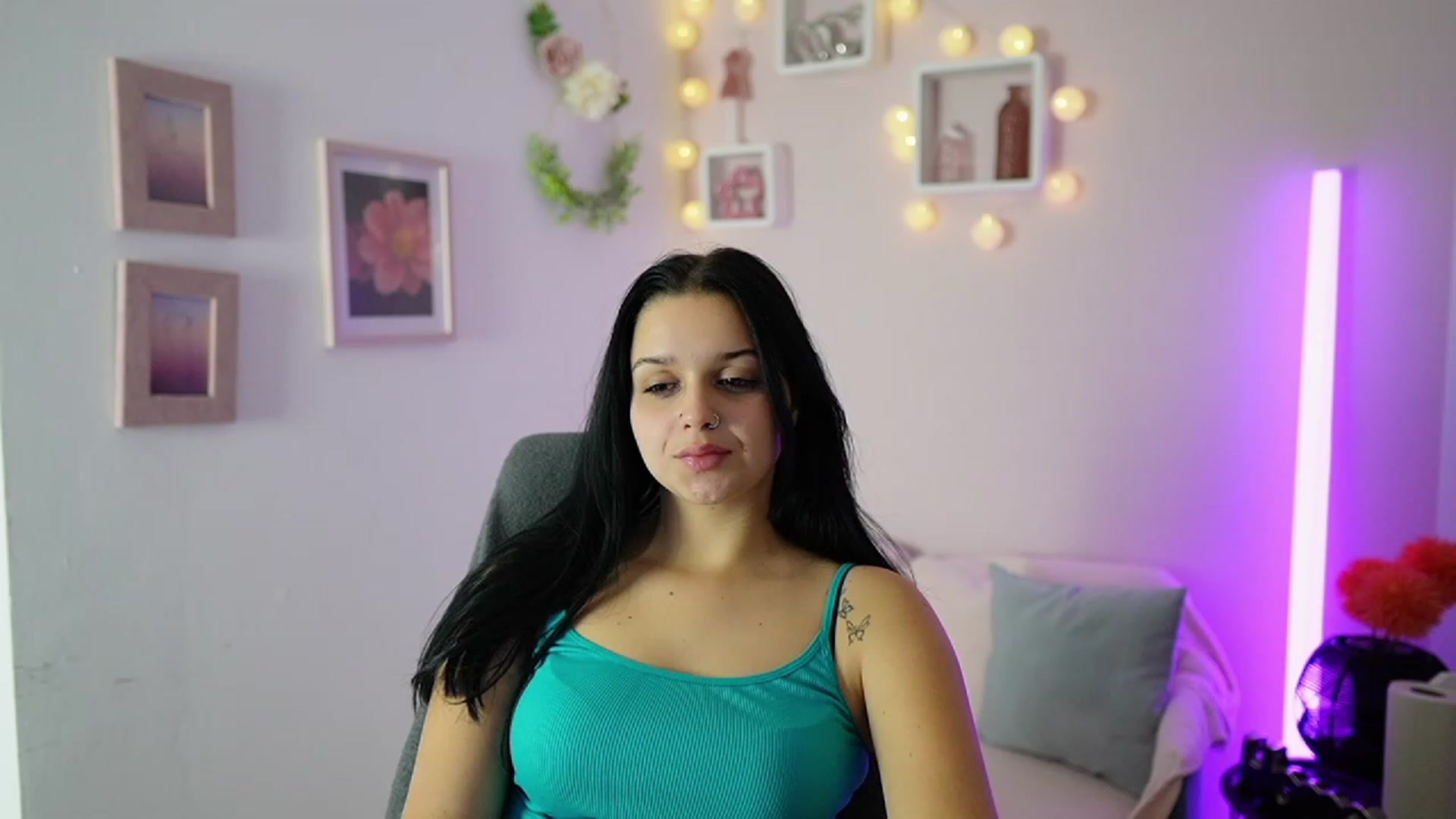 Gallery image thumbnail from Sola_Zola18's myfreecams stream on, 10/17/2023, 19:39 image 14 of 20