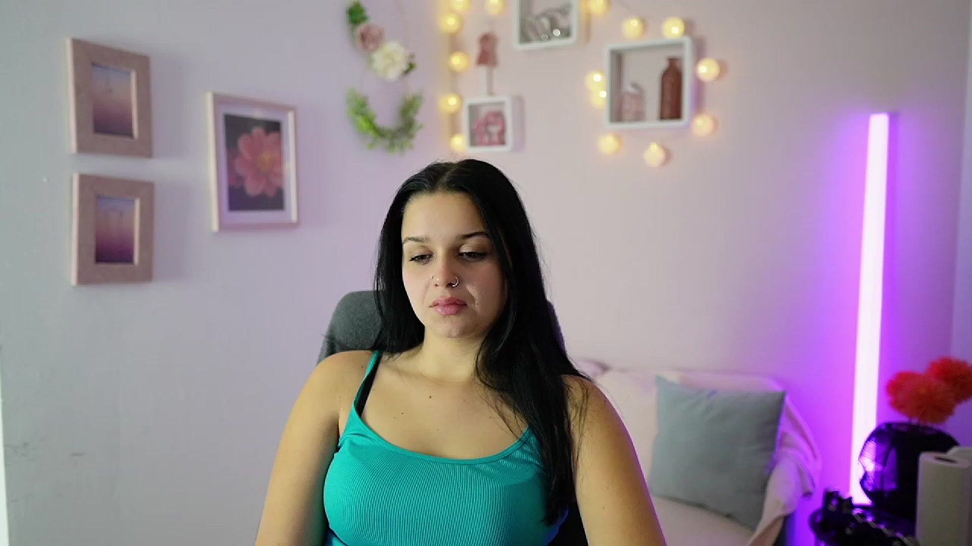 Gallery image thumbnail from Sola_Zola18's myfreecams stream on, 10/17/2023, 19:39 image 2 of 20