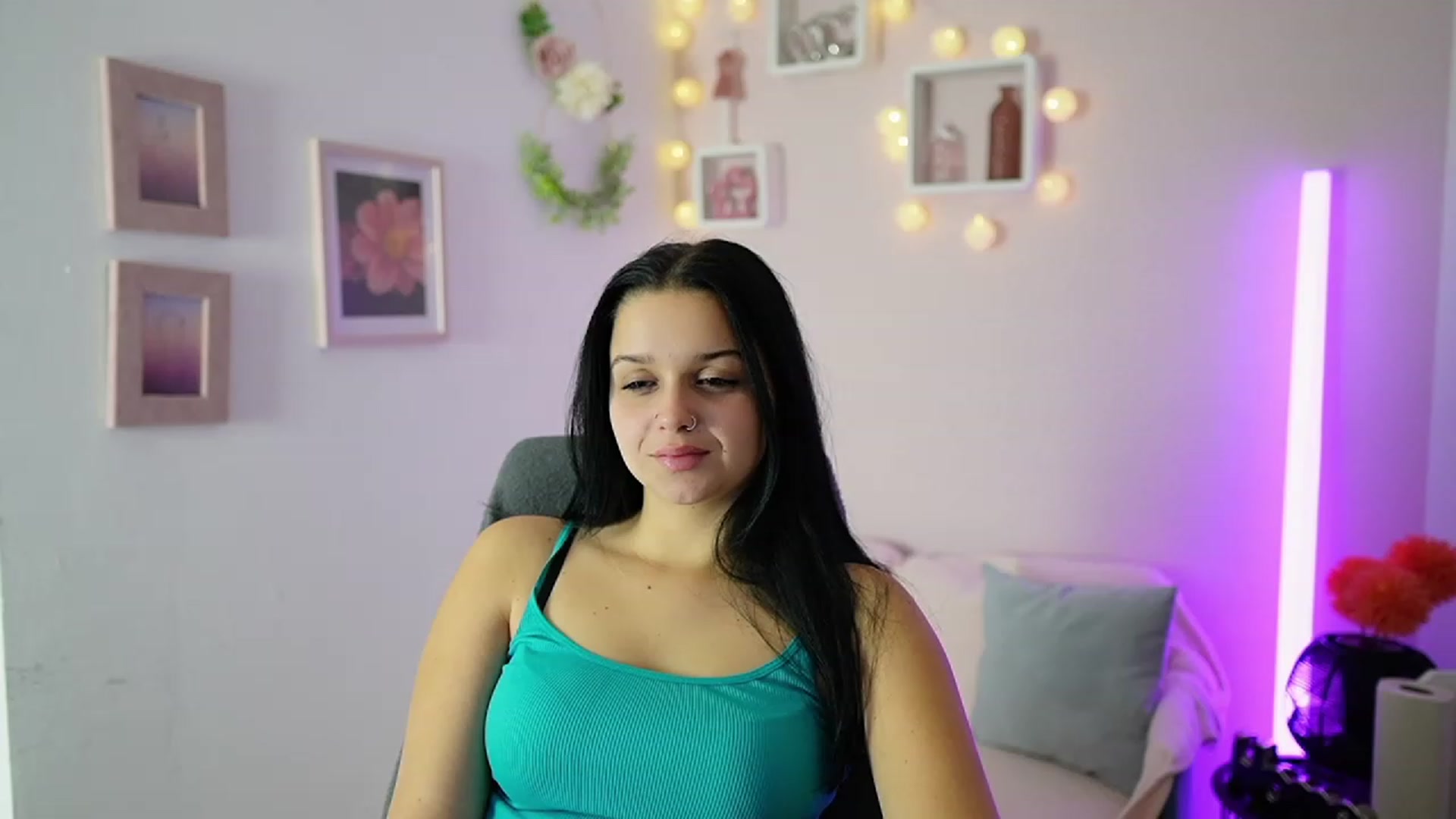Gallery image thumbnail from Sola_Zola18's myfreecams stream on, 10/17/2023, 19:39 image 3 of 20