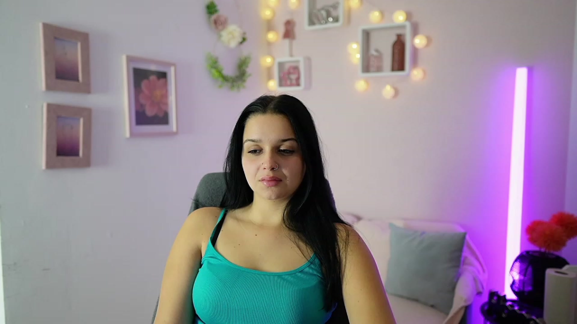 Gallery image thumbnail from Sola_Zola18's myfreecams stream on, 10/17/2023, 19:39 image 1 of 20