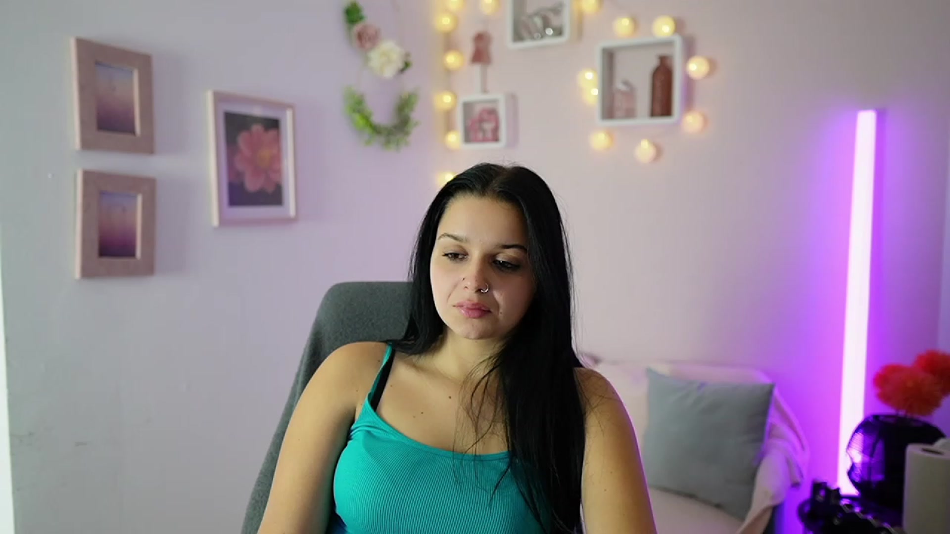 Gallery image thumbnail from Sola_Zola18's myfreecams stream on, 10/17/2023, 19:39 image 11 of 20