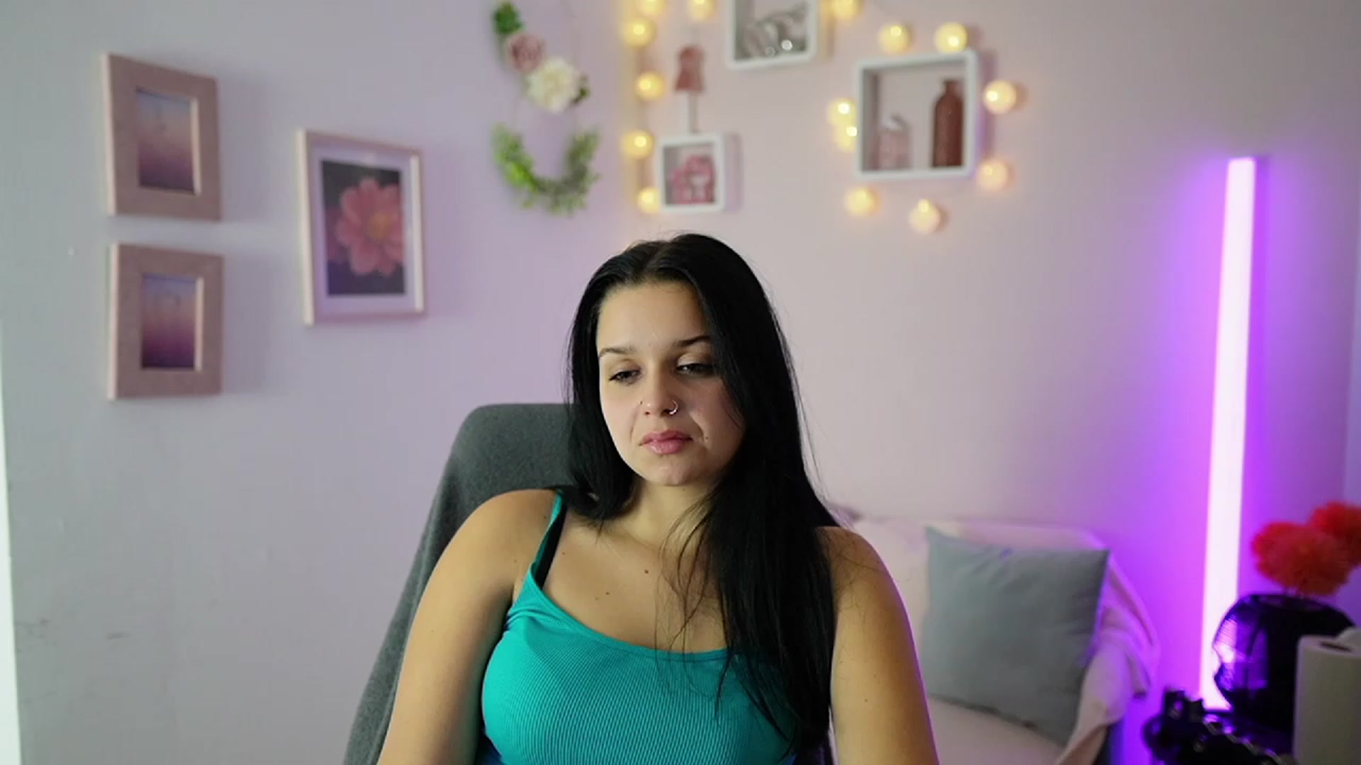 Gallery image thumbnail from Sola_Zola18's myfreecams stream on, 10/17/2023, 19:39 image 12 of 20