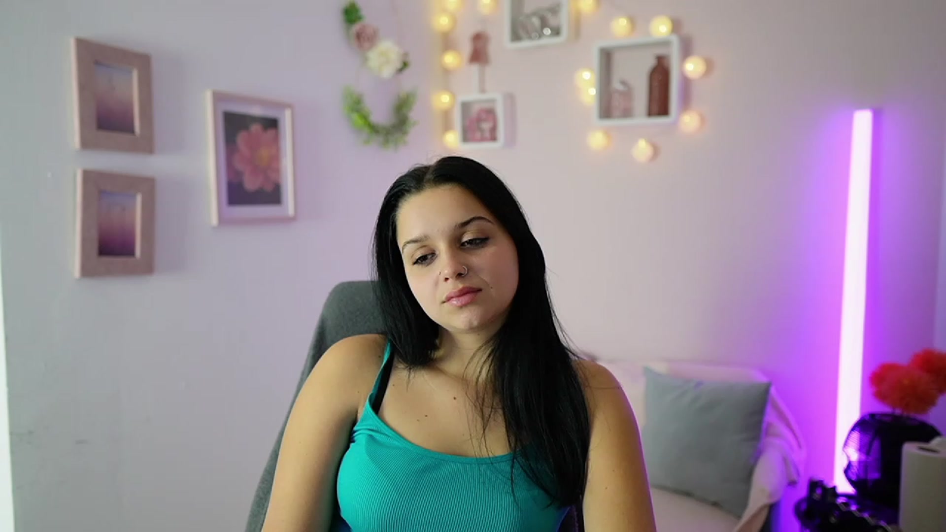 Gallery image thumbnail from Sola_Zola18's myfreecams stream on, 10/17/2023, 19:39 image 9 of 20