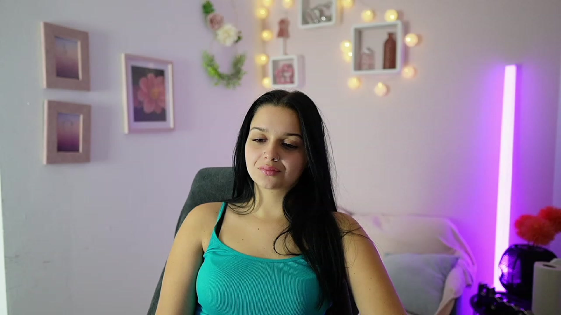 Gallery image thumbnail from Sola_Zola18's myfreecams stream on, 10/17/2023, 21:11 image 18 of 20
