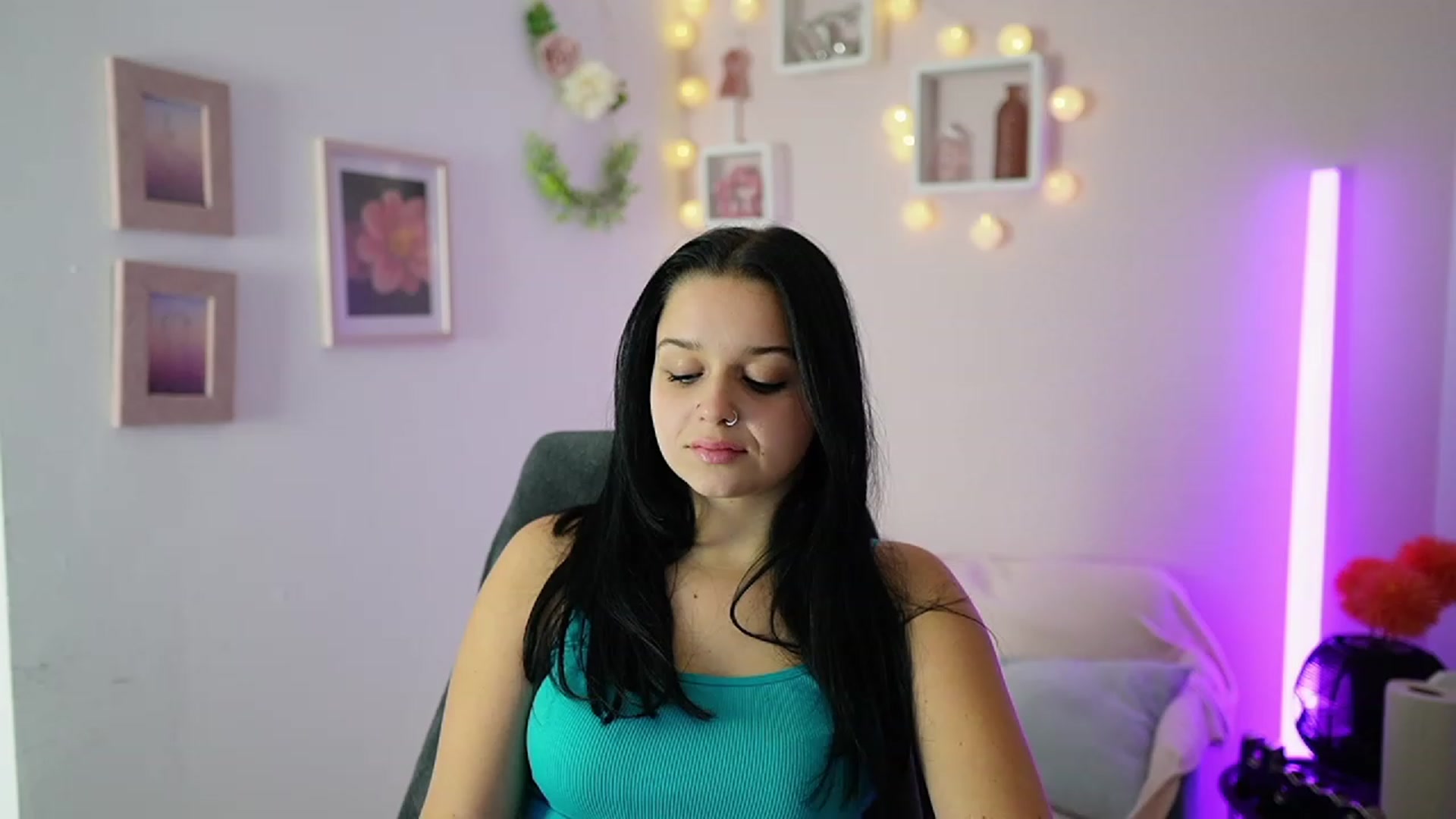 Gallery image thumbnail from Sola_Zola18's myfreecams stream on, 10/17/2023, 21:11 image 5 of 20