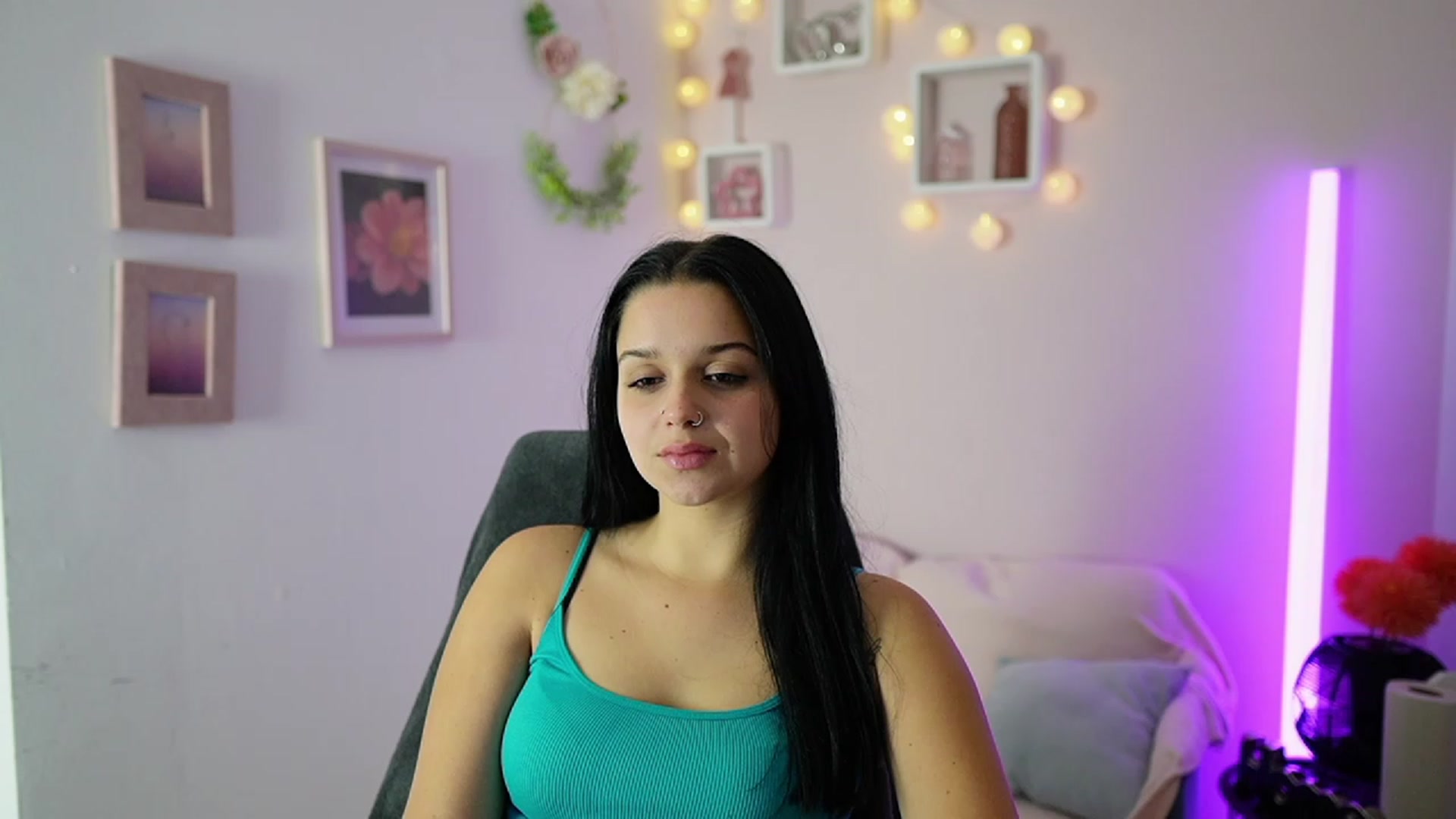 Gallery image thumbnail from Sola_Zola18's myfreecams stream on, 10/17/2023, 21:11 image 1 of 20