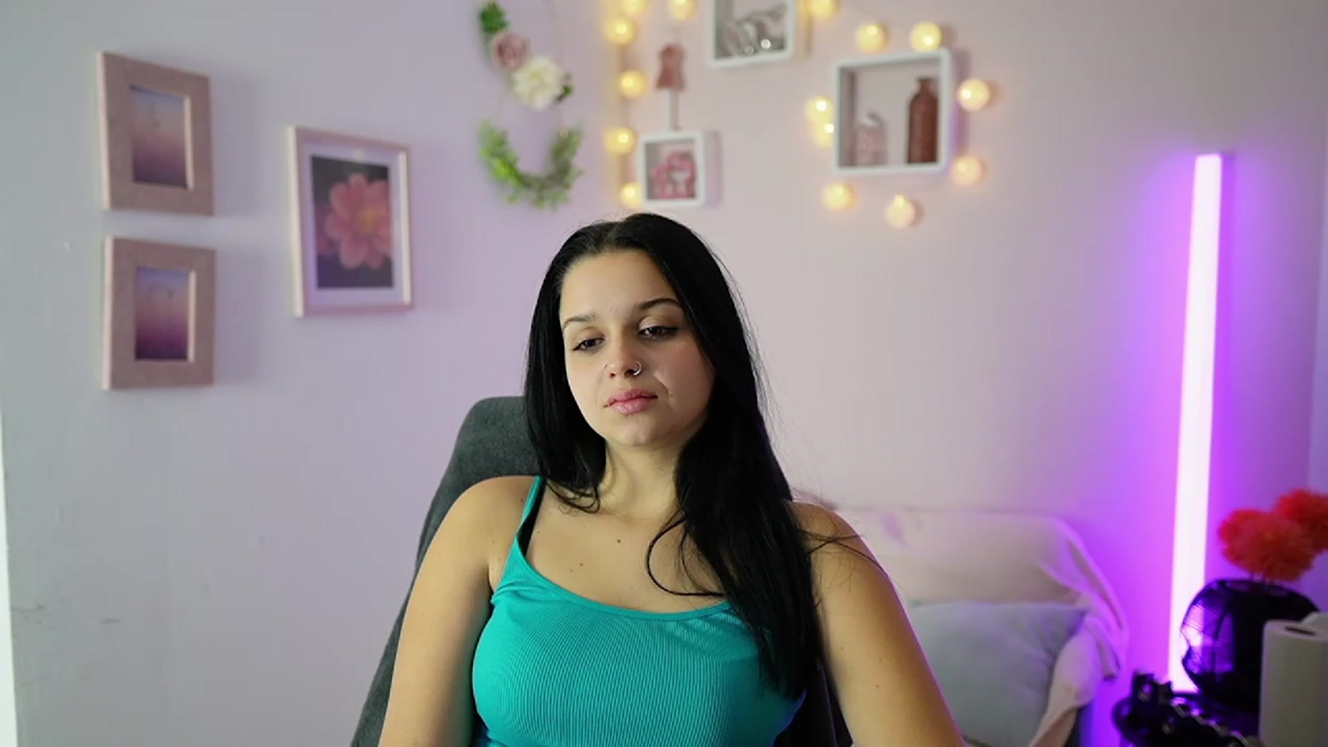 Gallery image thumbnail from Sola_Zola18's myfreecams stream on, 10/17/2023, 21:11 image 19 of 20