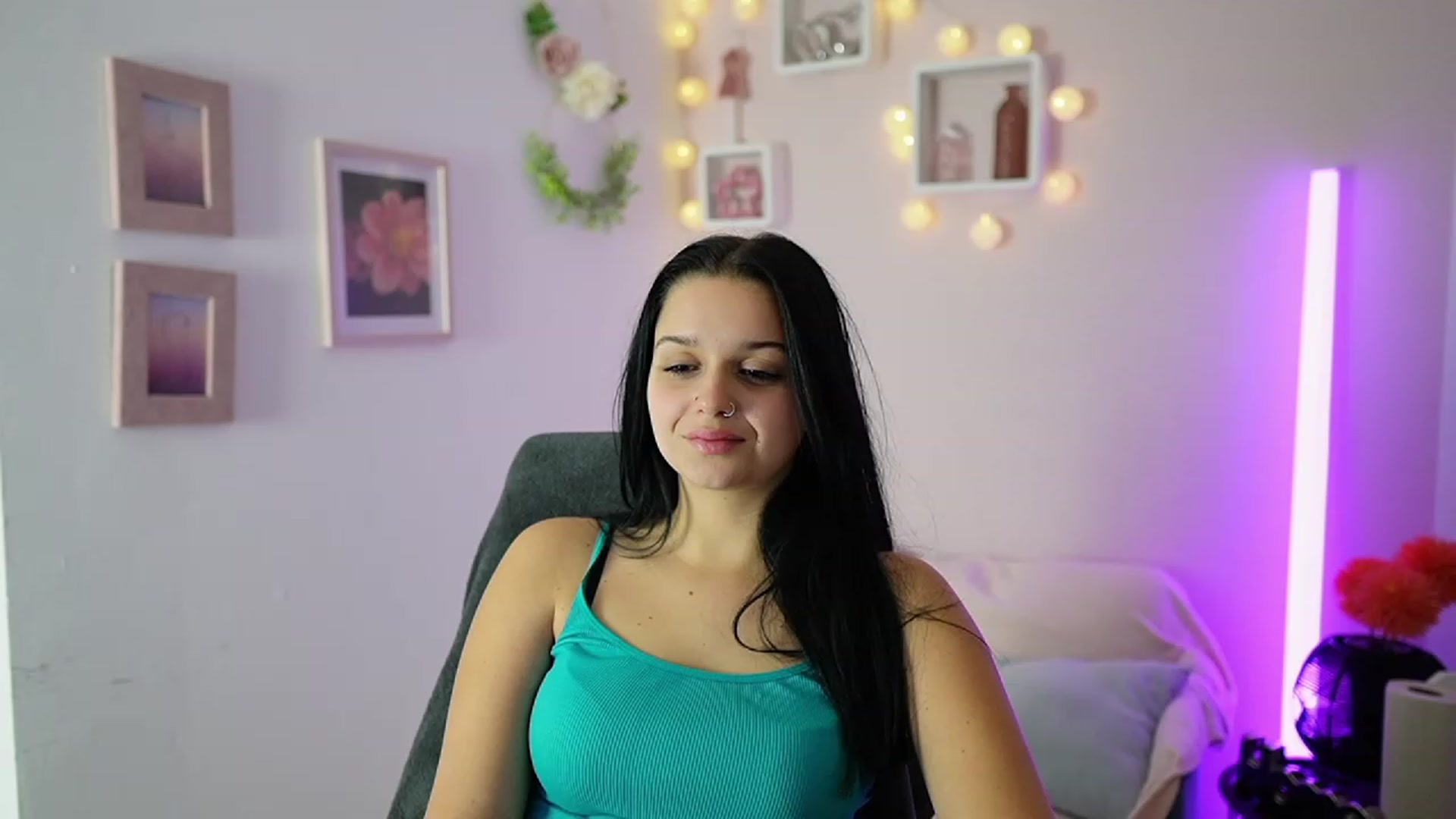 Gallery image thumbnail from Sola_Zola18's myfreecams stream on, 10/17/2023, 21:11 image 8 of 20