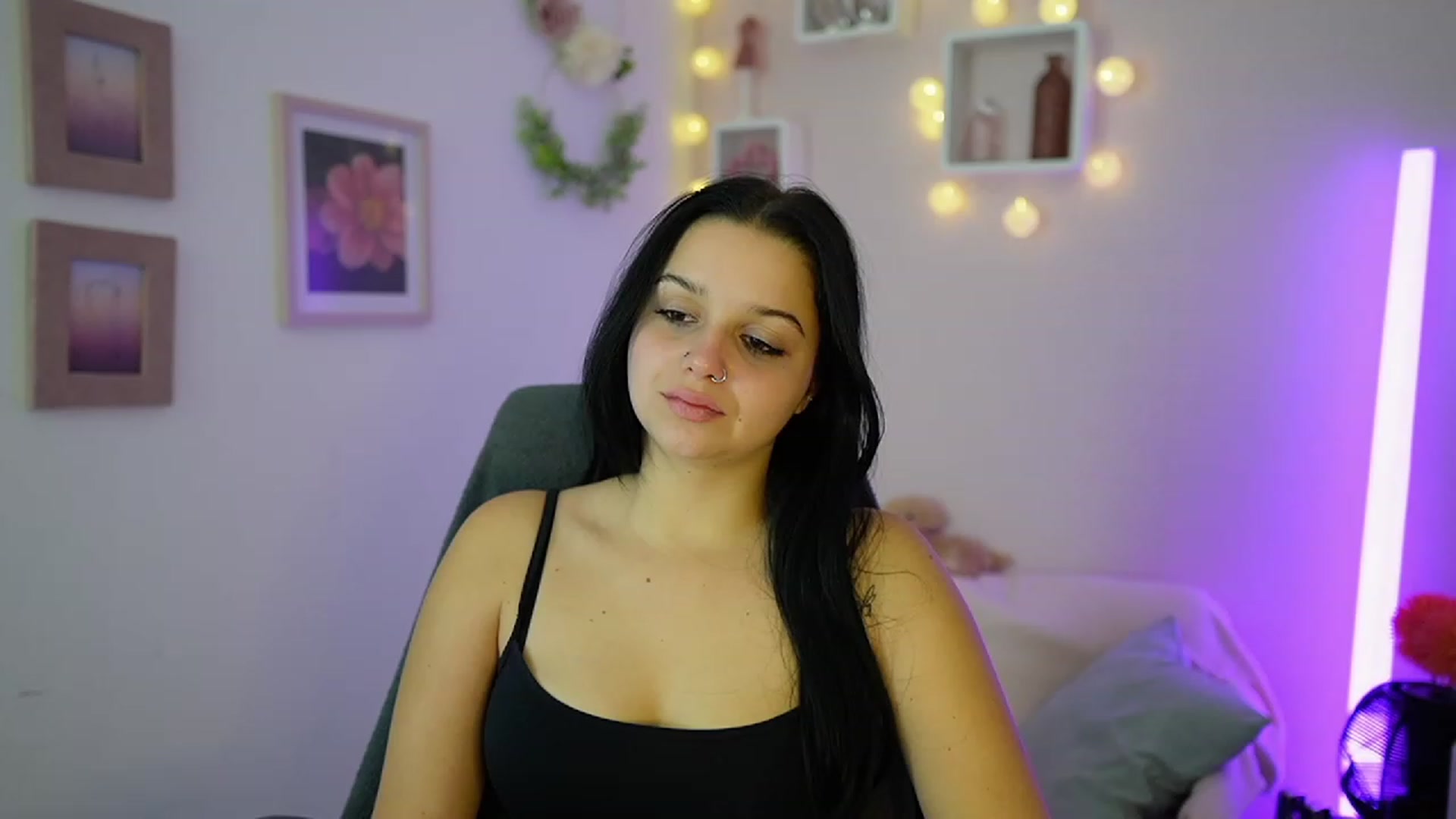 Gallery image thumbnail from Sola_Zola18's myfreecams stream on, 10/18/2023, 19:22 image 7 of 20