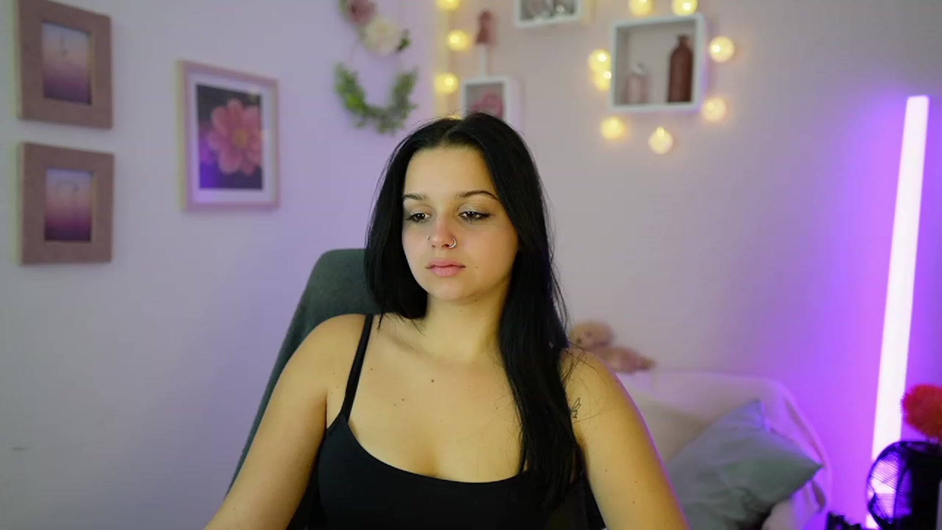 Gallery image thumbnail from Sola_Zola18's myfreecams stream on, 10/18/2023, 19:22 image 11 of 20