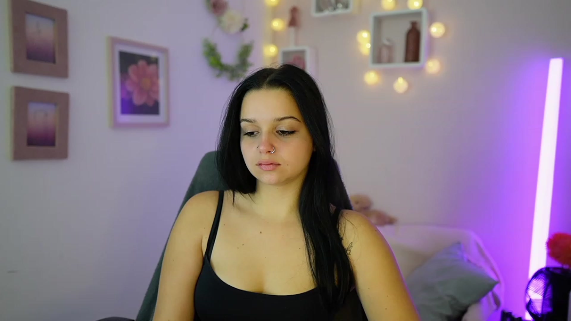Gallery image thumbnail from Sola_Zola18's myfreecams stream on, 10/18/2023, 19:22 image 5 of 20