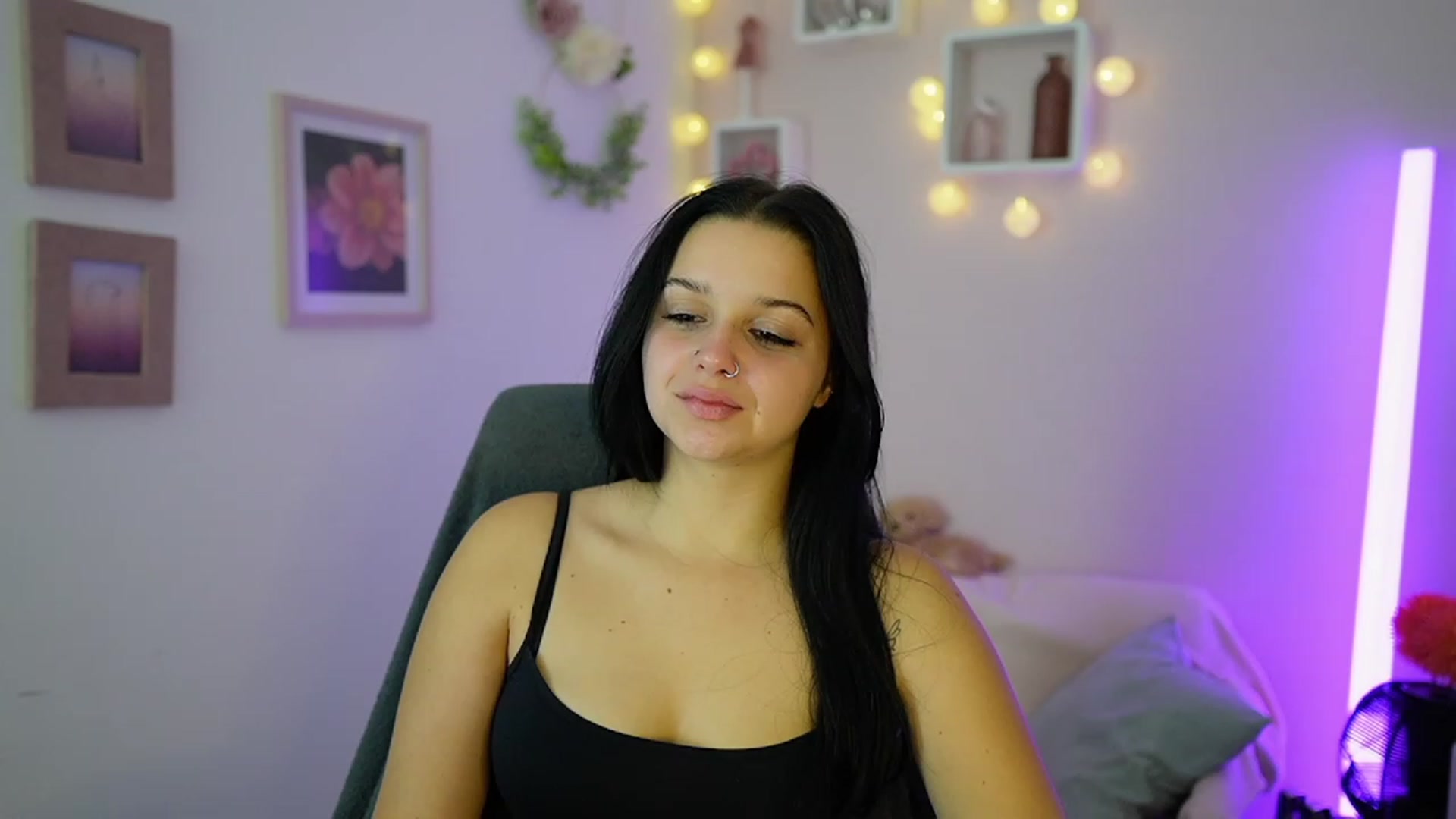 Gallery image thumbnail from Sola_Zola18's myfreecams stream on, 10/18/2023, 19:22 image 10 of 20
