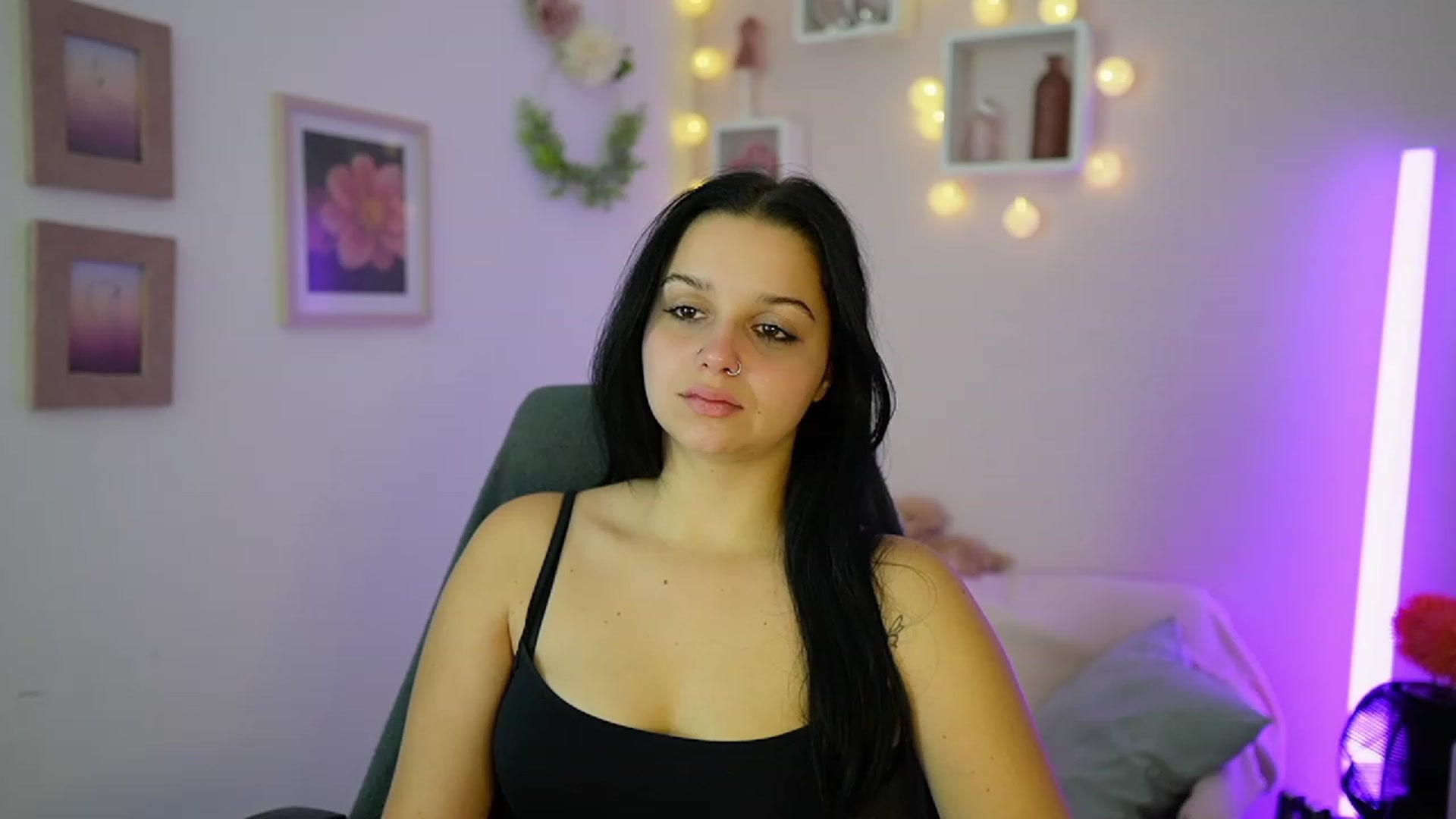 Gallery image thumbnail from Sola_Zola18's myfreecams stream on, 10/18/2023, 19:22 image 6 of 20