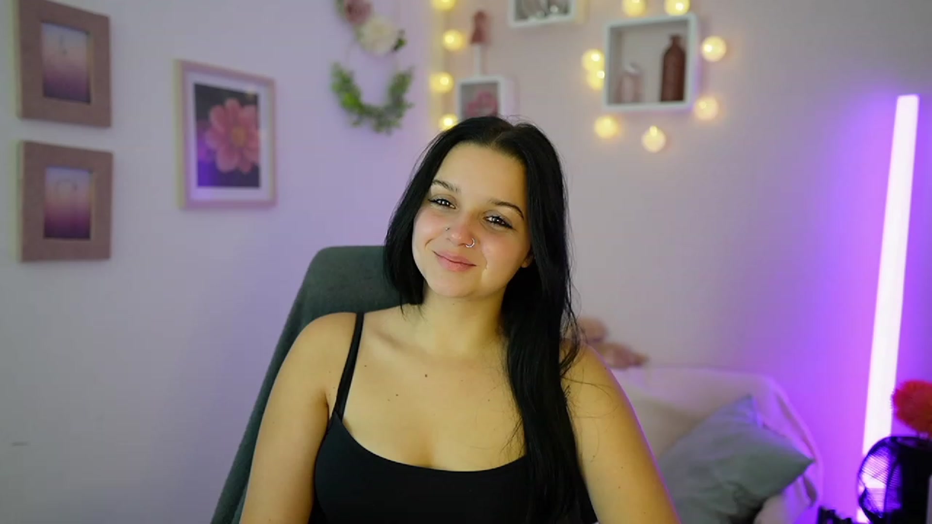 Gallery image thumbnail from Sola_Zola18's myfreecams stream on, 10/18/2023, 19:22 image 12 of 20