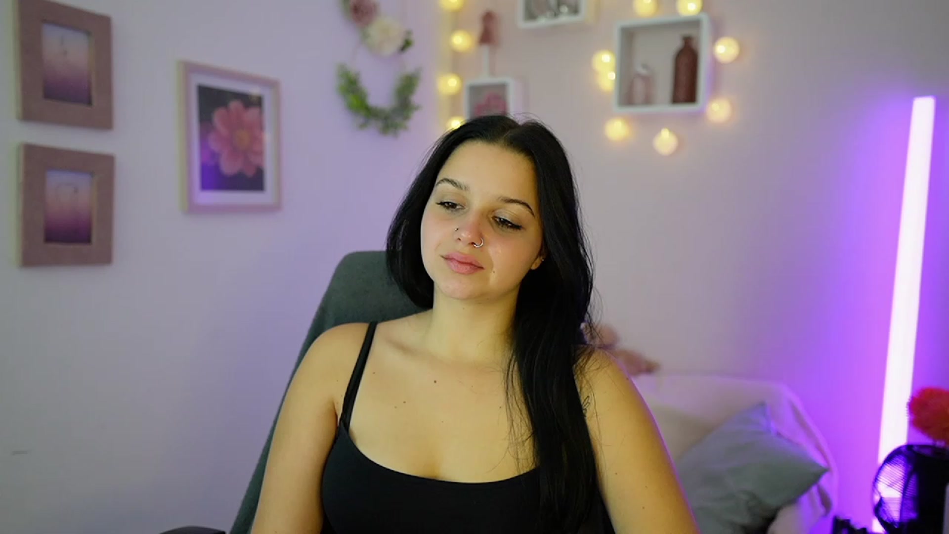 Gallery image thumbnail from Sola_Zola18's myfreecams stream on, 10/18/2023, 19:22 image 16 of 20