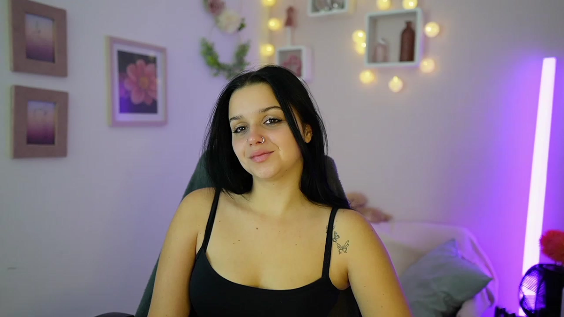 Gallery image thumbnail from Sola_Zola18's myfreecams stream on, 10/18/2023, 19:22 image 3 of 20