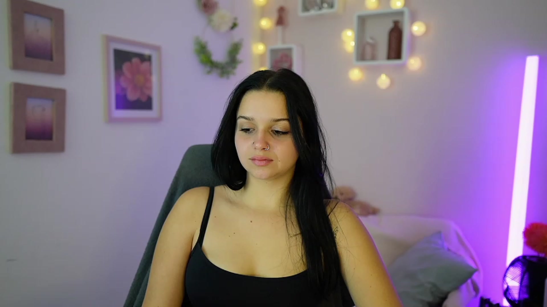 Gallery image thumbnail from Sola_Zola18's myfreecams stream on, 10/18/2023, 19:22 image 20 of 20