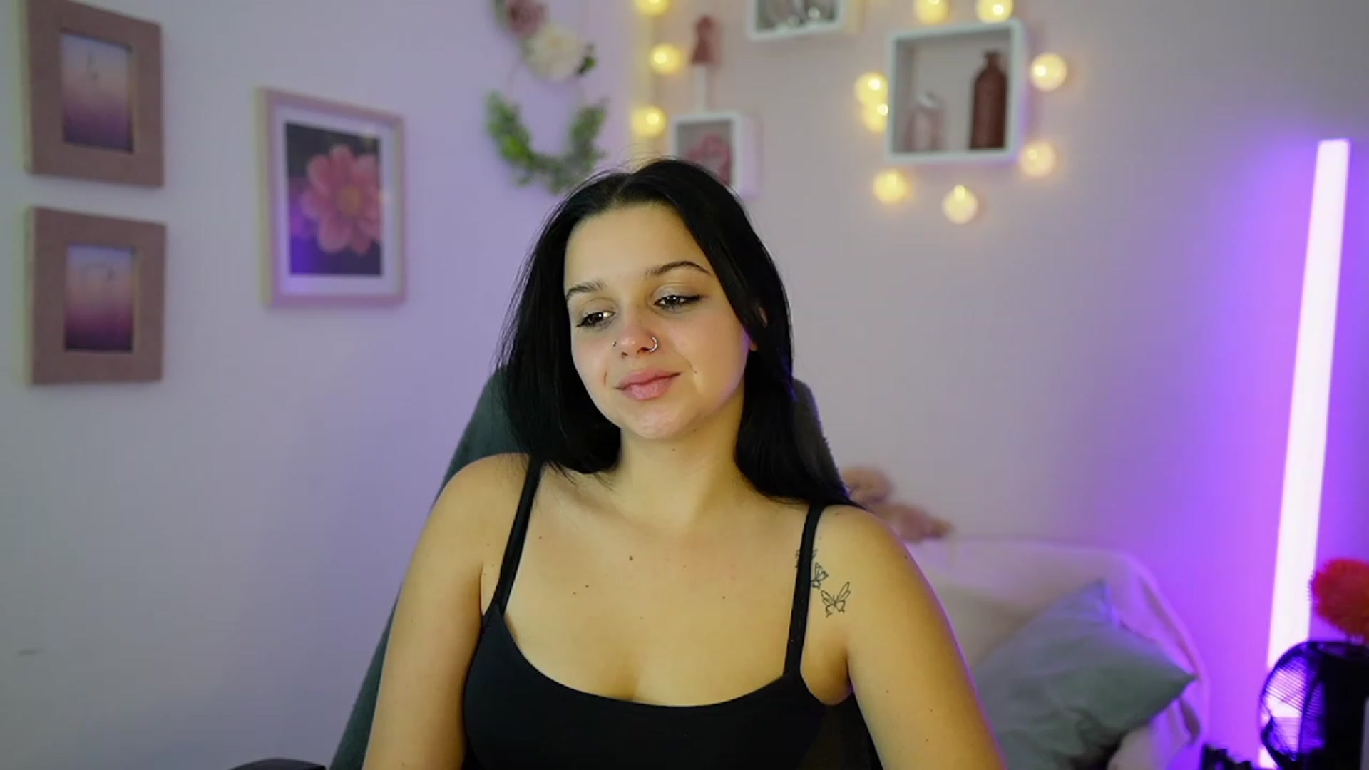 Gallery image thumbnail from Sola_Zola18's myfreecams stream on, 10/18/2023, 19:22 image 2 of 20