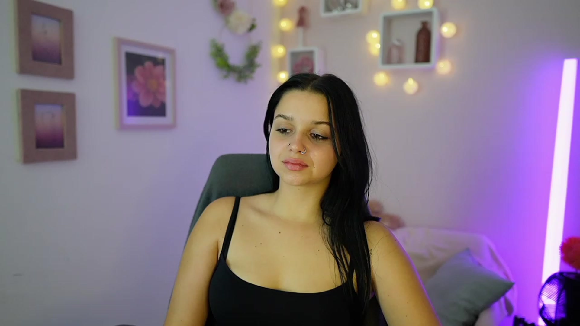 Gallery image thumbnail from Sola_Zola18's myfreecams stream on, 10/18/2023, 21:57 image 16 of 20