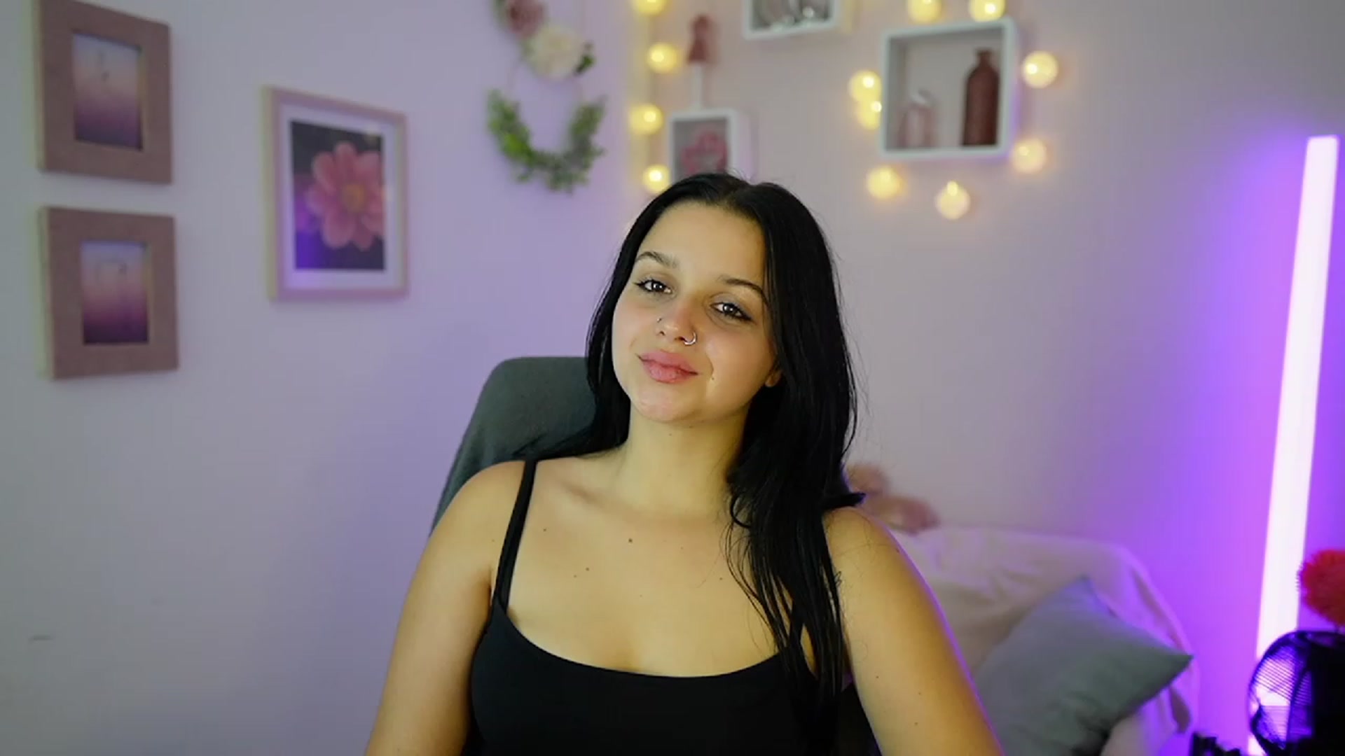 Gallery image thumbnail from Sola_Zola18's myfreecams stream on, 10/18/2023, 21:57 image 7 of 20