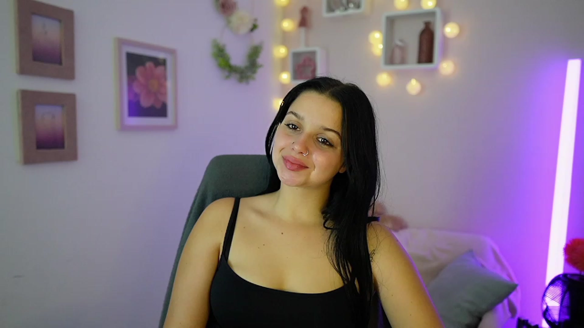 Gallery image thumbnail from Sola_Zola18's myfreecams stream on, 10/18/2023, 21:57 image 19 of 20