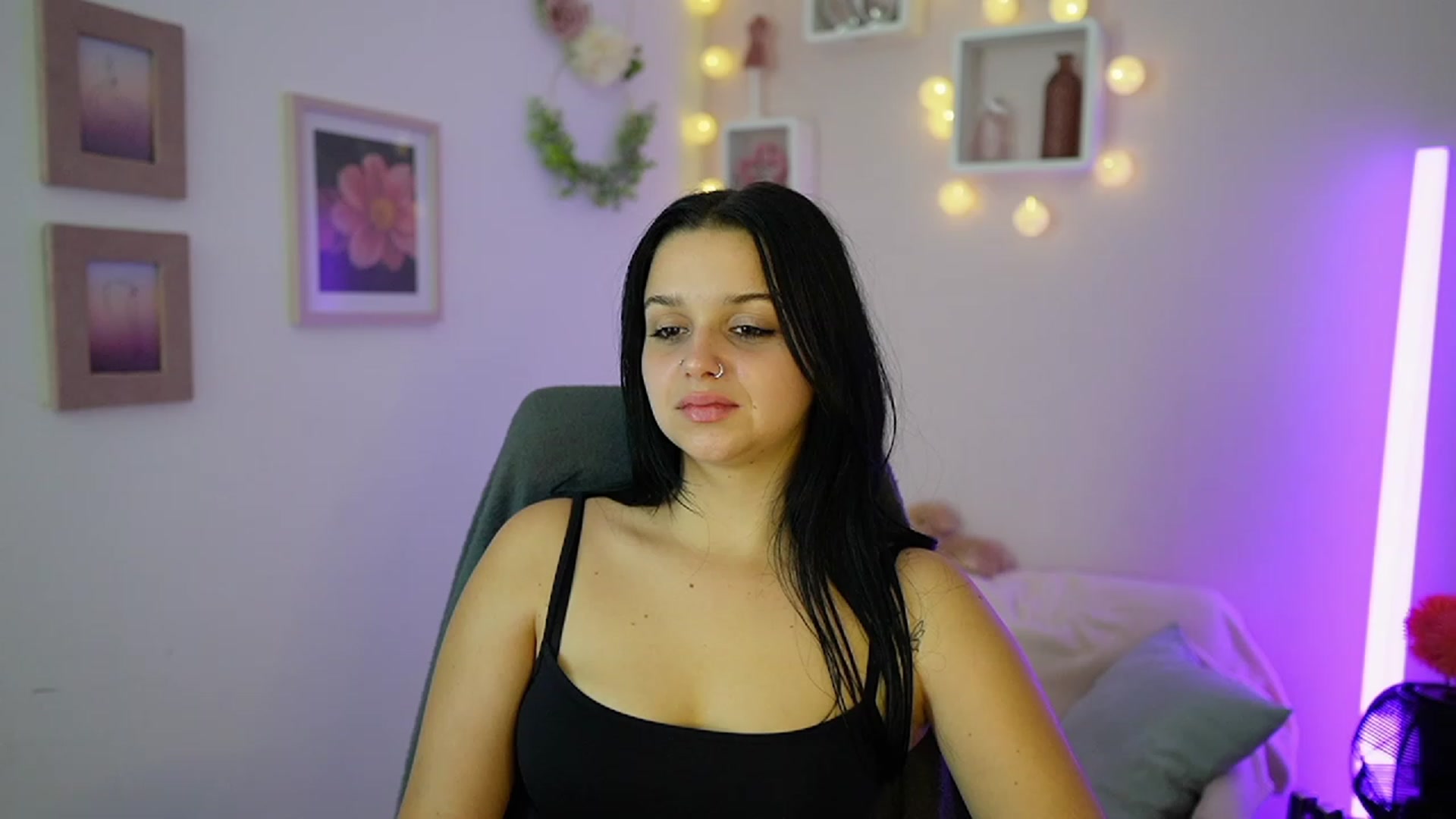 Gallery image thumbnail from Sola_Zola18's myfreecams stream on, 10/18/2023, 21:57 image 13 of 20