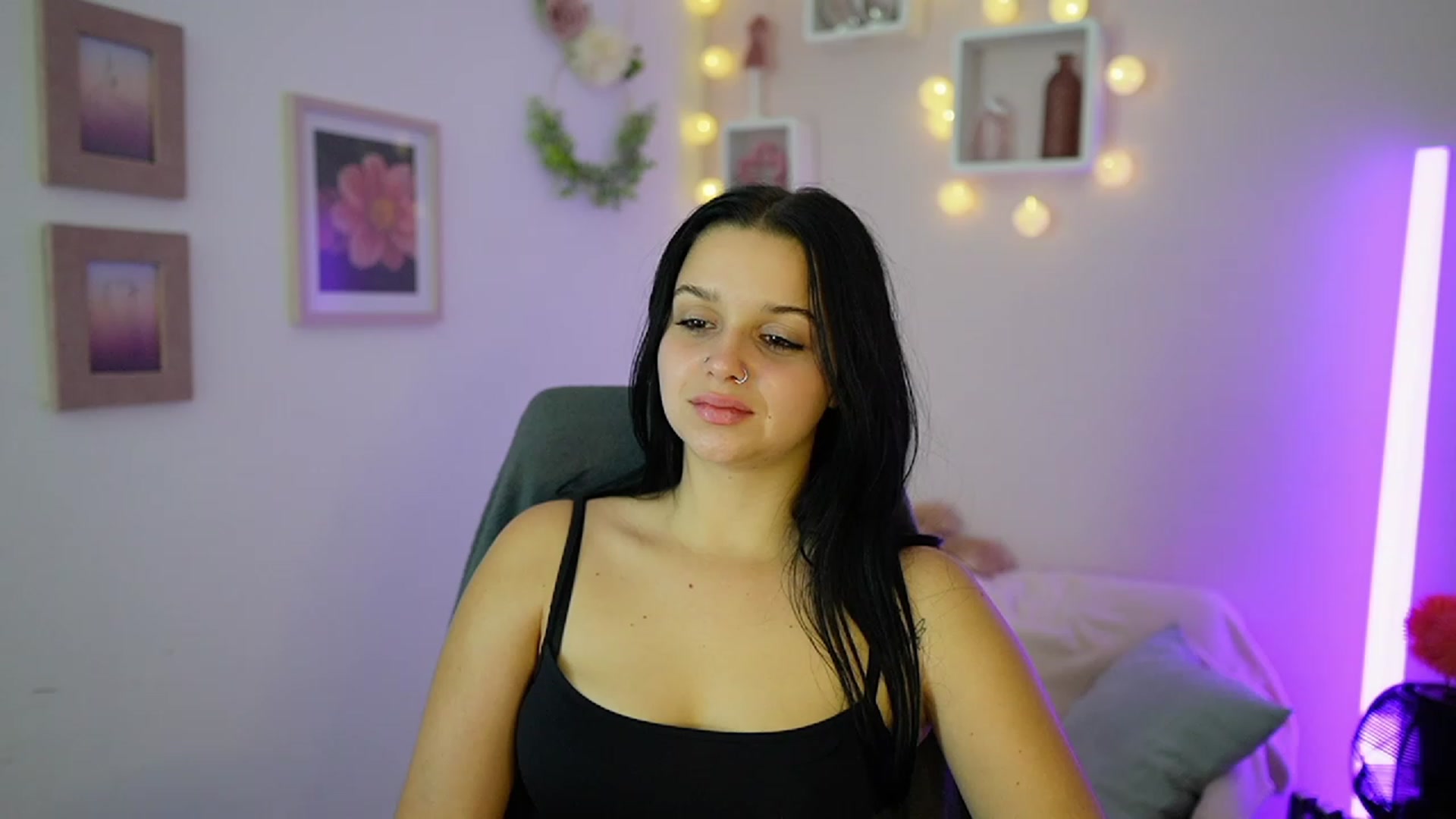 Gallery image thumbnail from Sola_Zola18's myfreecams stream on, 10/18/2023, 21:57 image 10 of 20