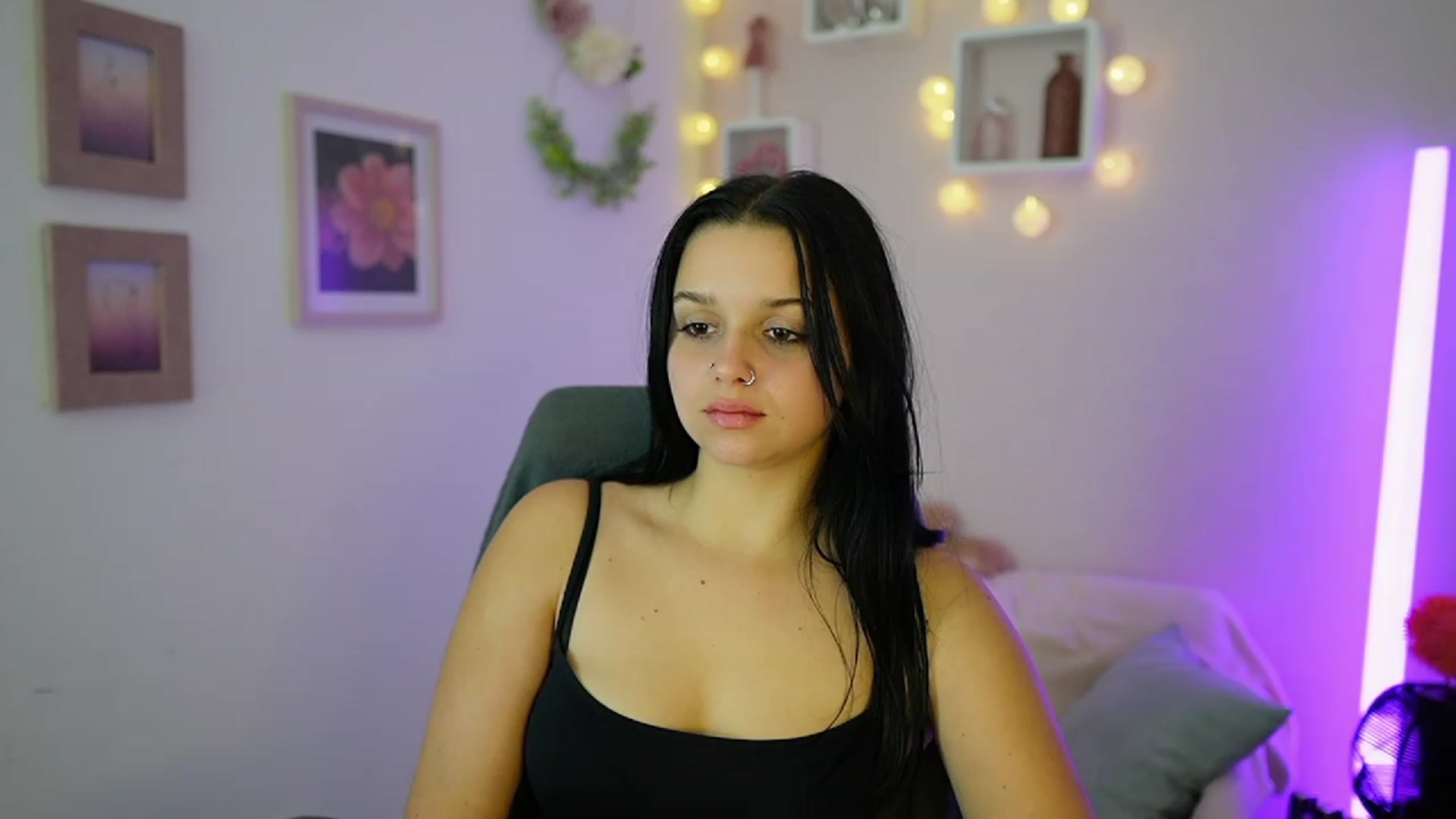Gallery image thumbnail from Sola_Zola18's myfreecams stream on, 10/18/2023, 21:57 image 2 of 20