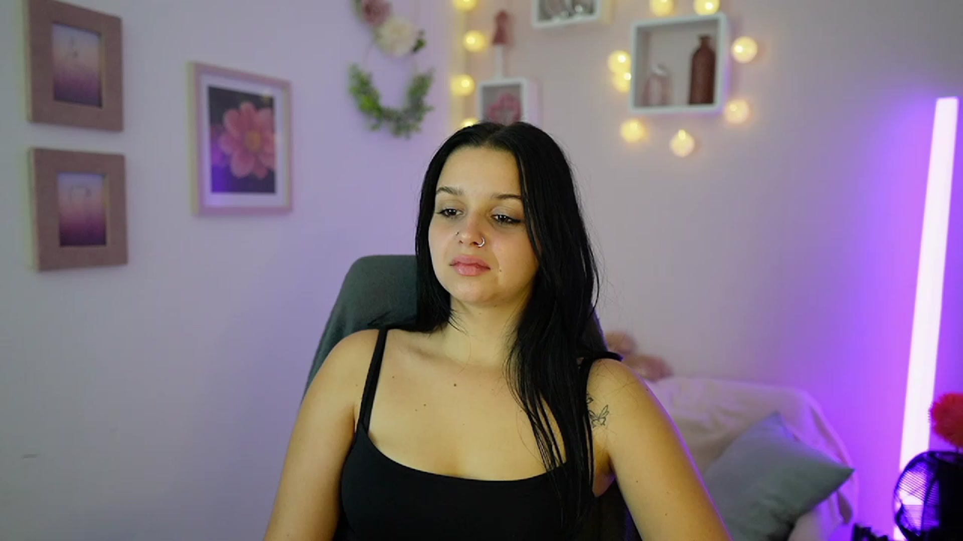 Gallery image thumbnail from Sola_Zola18's myfreecams stream on, 10/18/2023, 21:57 image 15 of 20