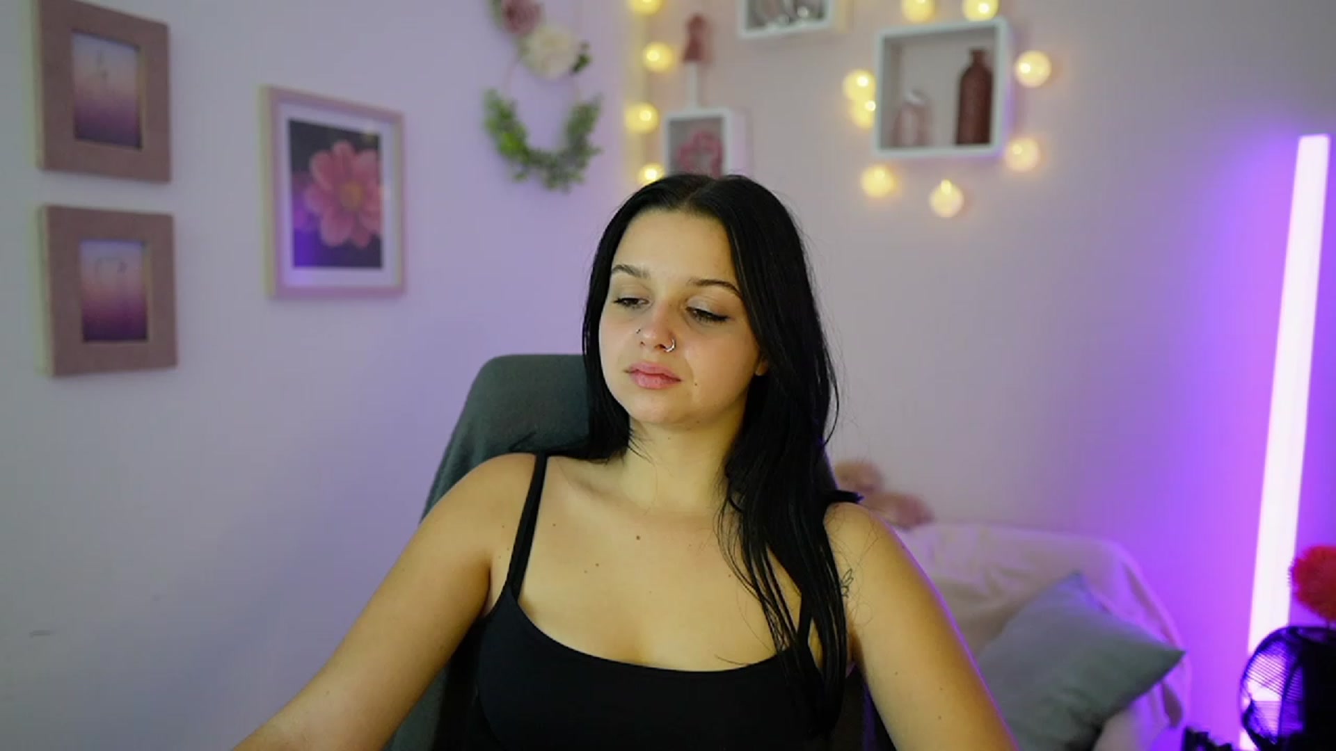 Gallery image thumbnail from Sola_Zola18's myfreecams stream on, 10/18/2023, 21:57 image 12 of 20