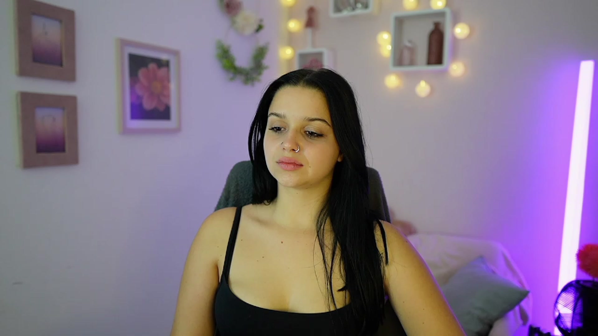 Gallery image thumbnail from Sola_Zola18's myfreecams stream on, 10/18/2023, 23:02 image 1 of 20