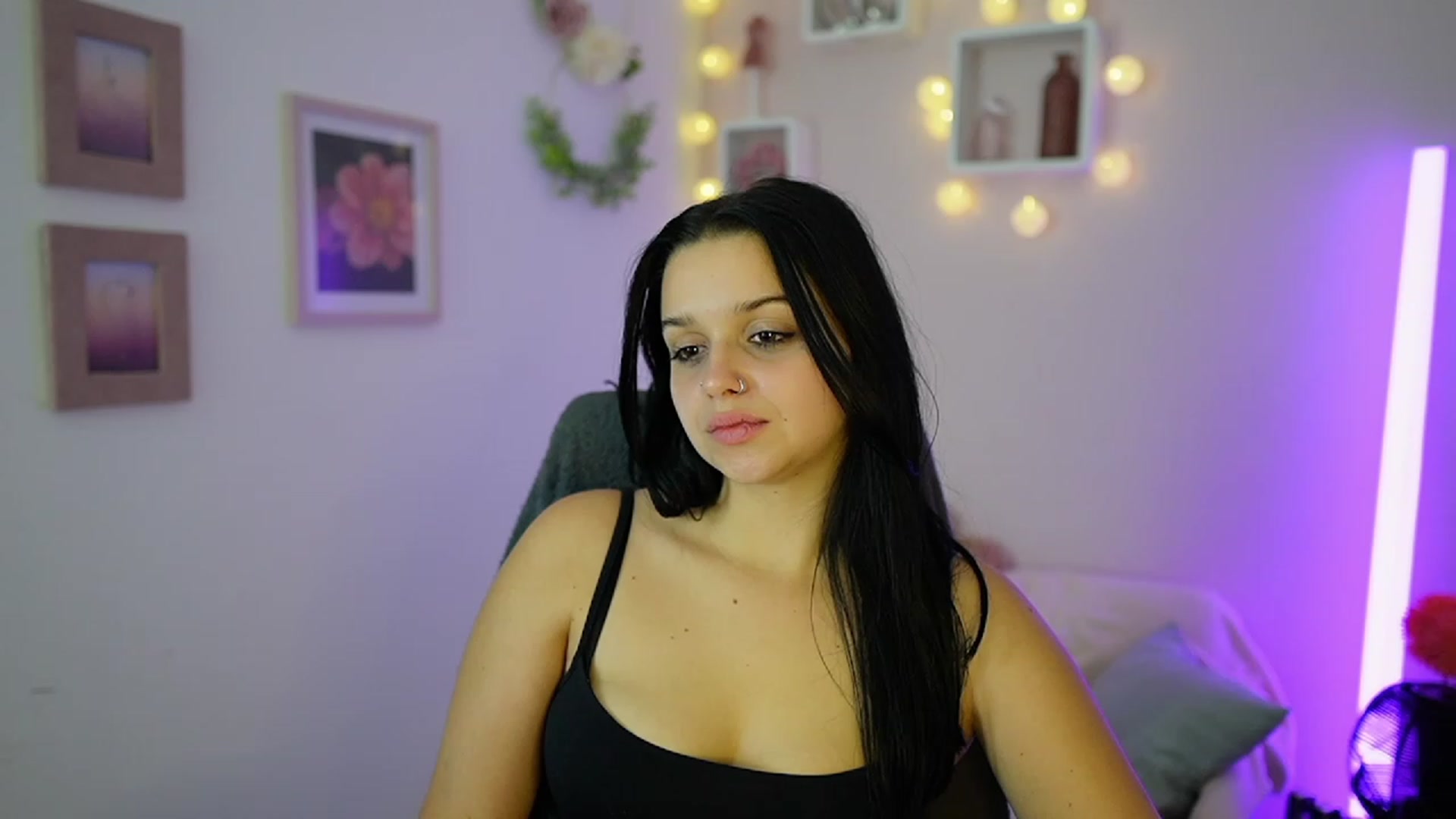 Gallery image thumbnail from Sola_Zola18's myfreecams stream on, 10/18/2023, 23:02 image 6 of 20