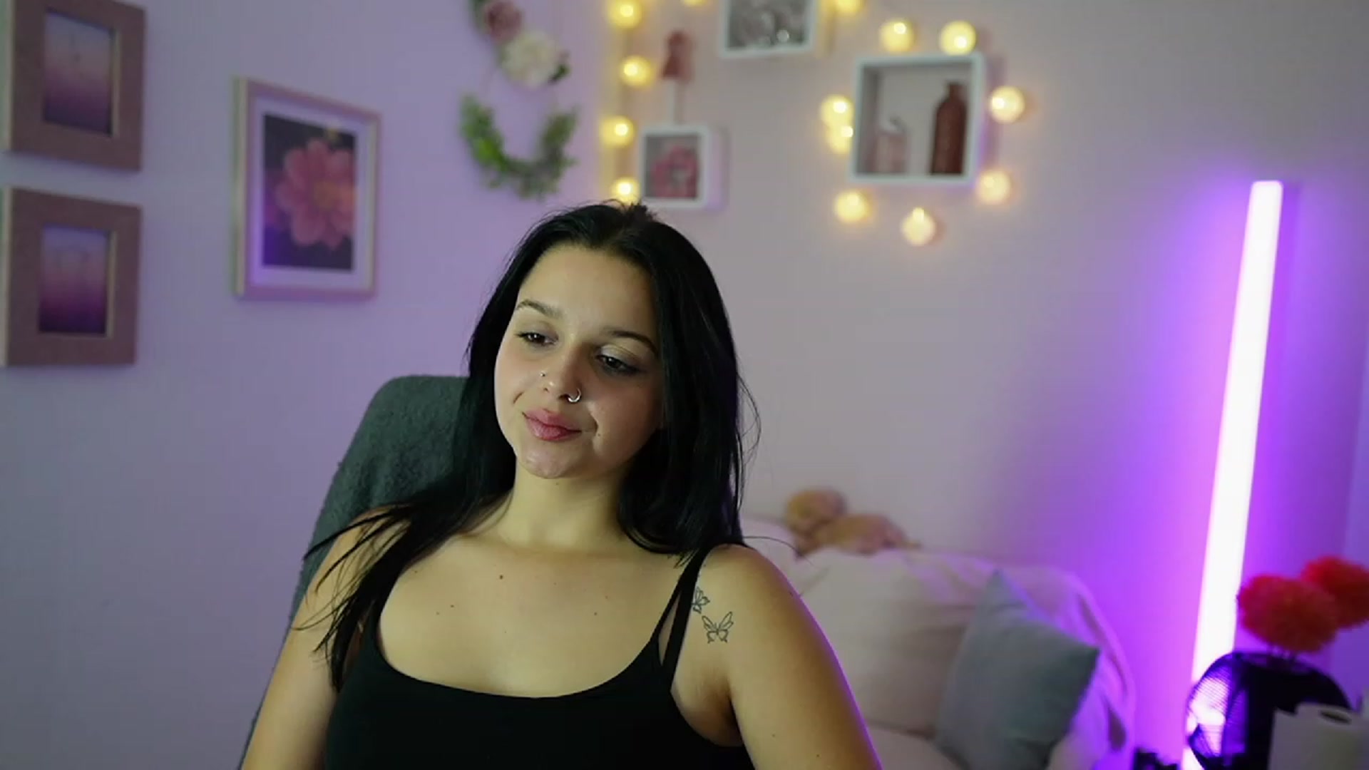 Gallery image thumbnail from Sola_Zola18's myfreecams stream on, 10/20/2023, 22:22 image 13 of 20