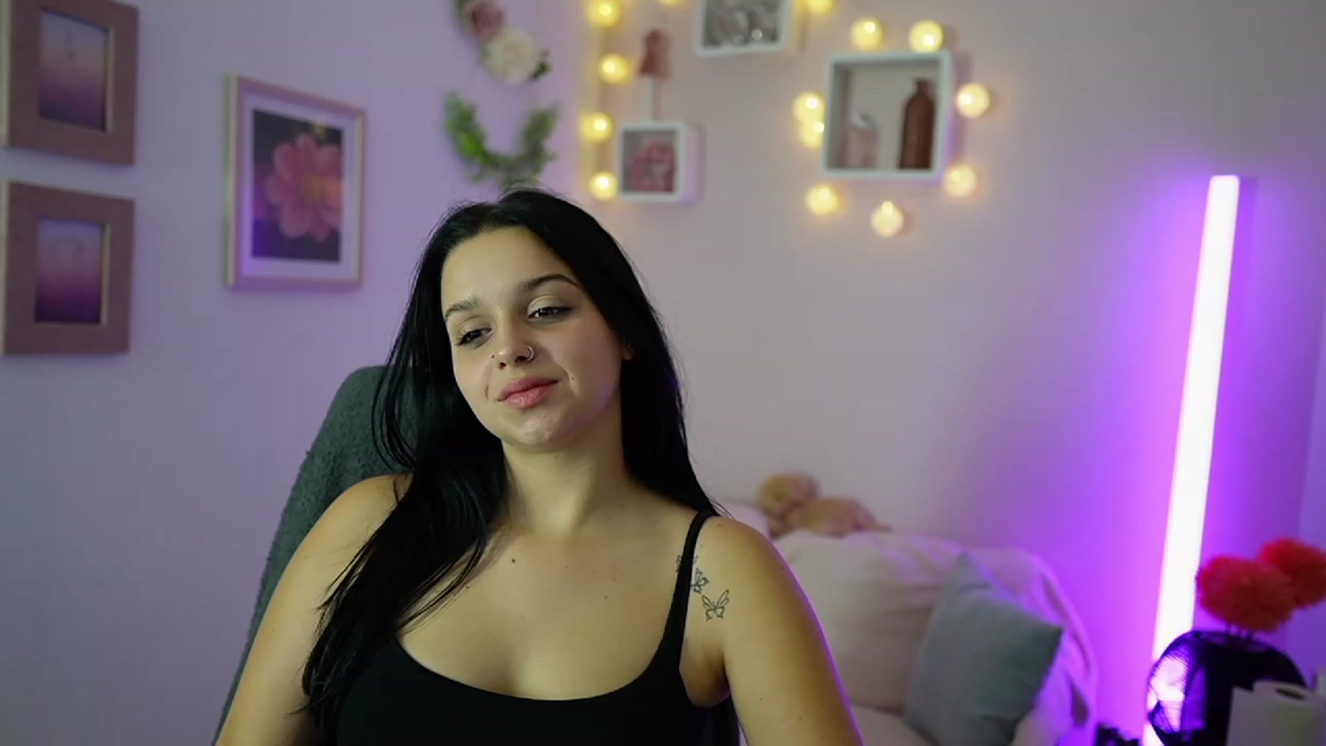 Gallery image thumbnail from Sola_Zola18's myfreecams stream on, 10/20/2023, 22:22 image 3 of 20