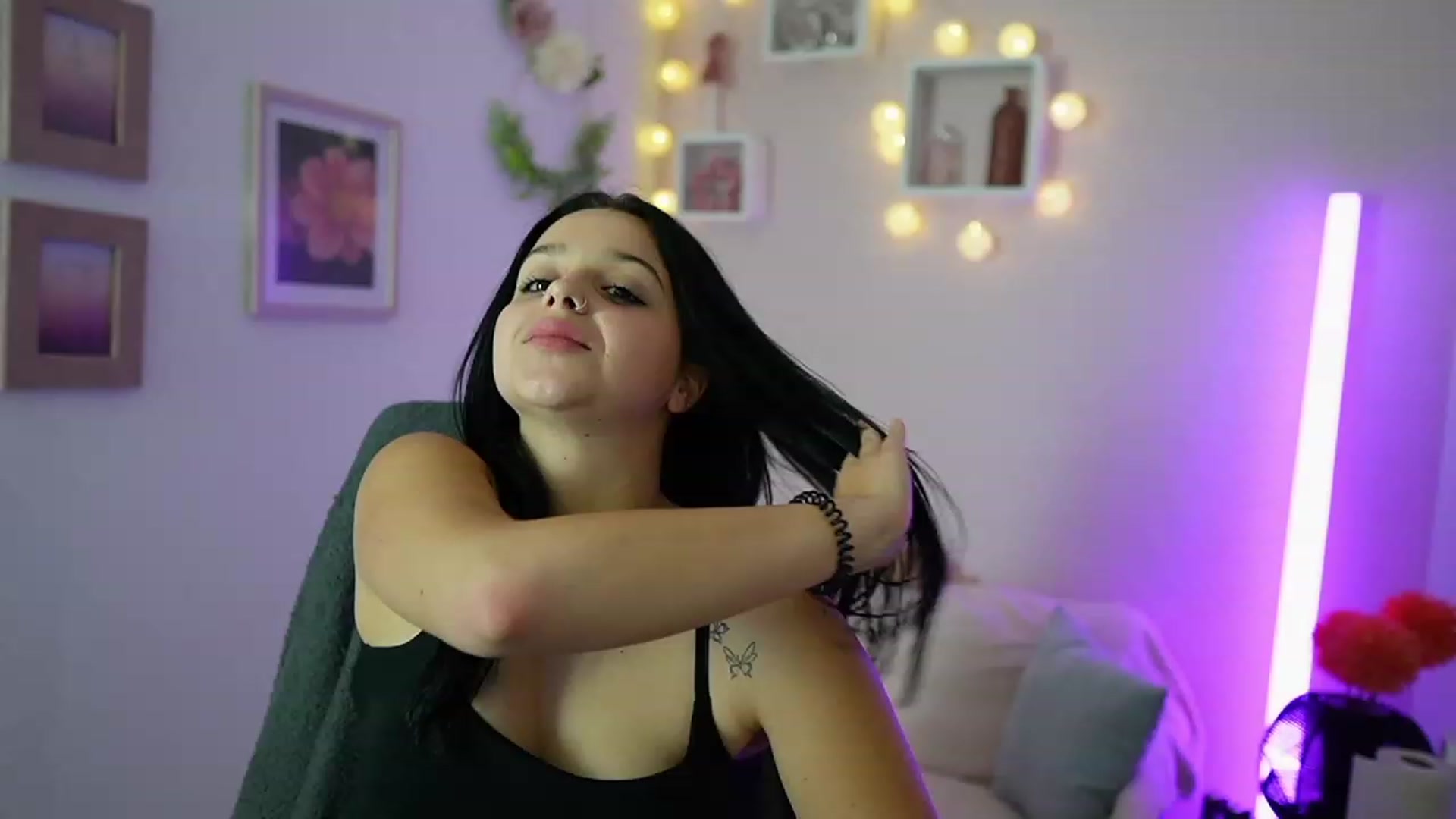 Gallery image thumbnail from Sola_Zola18's myfreecams stream on, 10/20/2023, 22:22 image 2 of 20
