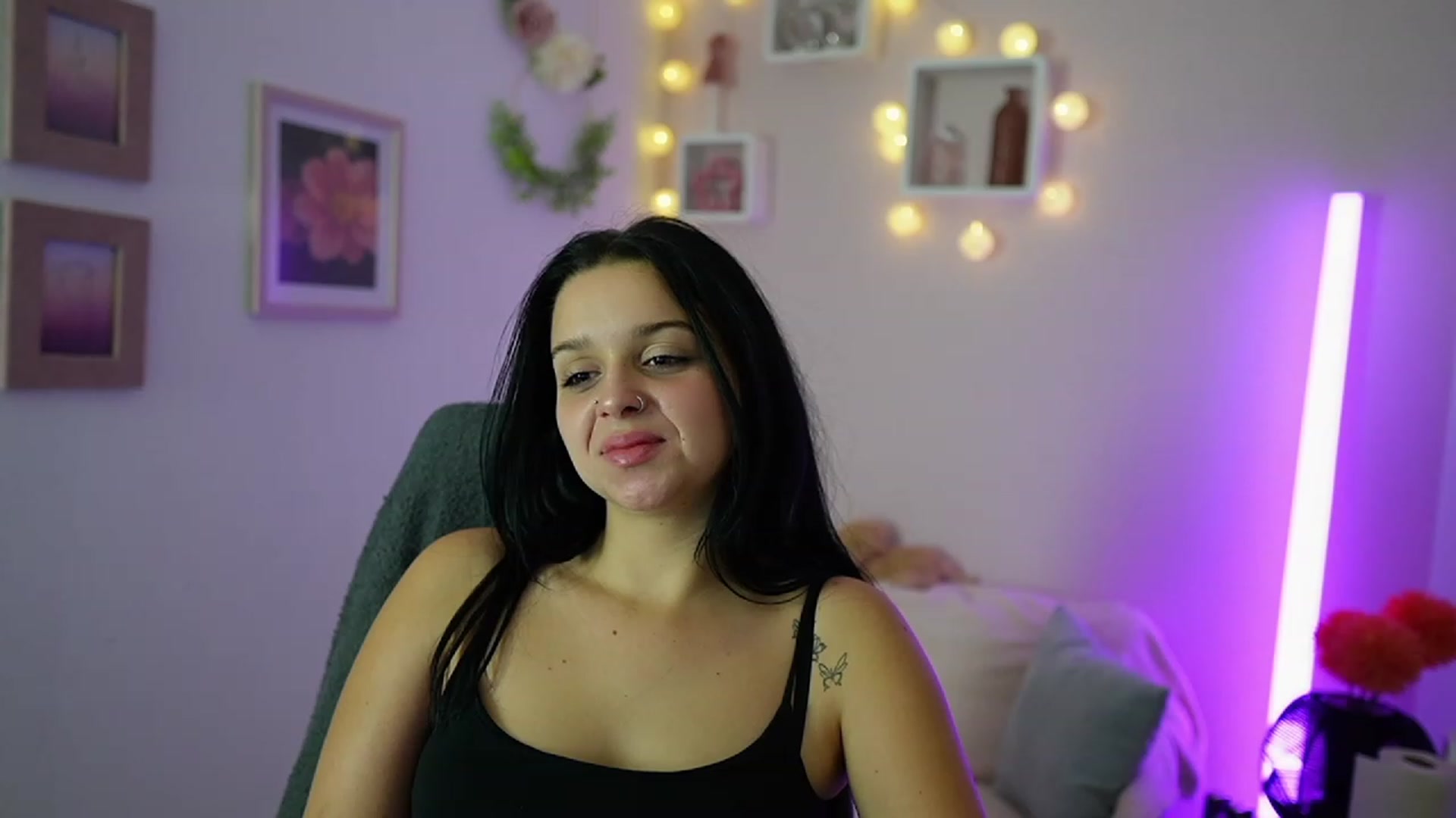 Gallery image thumbnail from Sola_Zola18's myfreecams stream on, 10/20/2023, 22:22 image 20 of 20