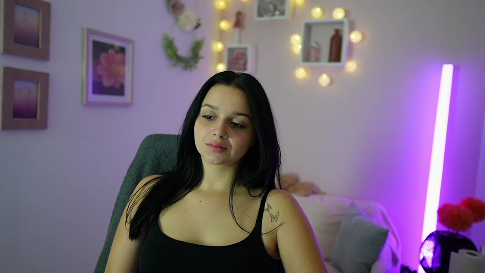 Gallery image thumbnail from Sola_Zola18's myfreecams stream on, 10/20/2023, 22:22 image 8 of 20