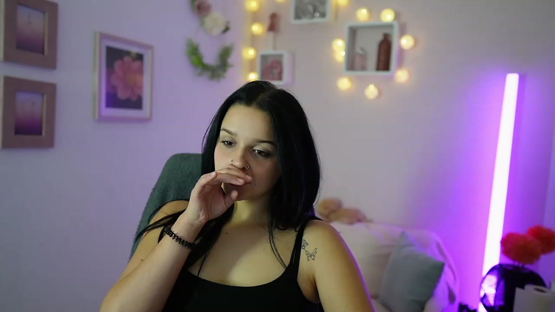 Gallery image thumbnail from Sola_Zola18's myfreecams stream on, 10/20/2023, 22:22 image 7 of 20