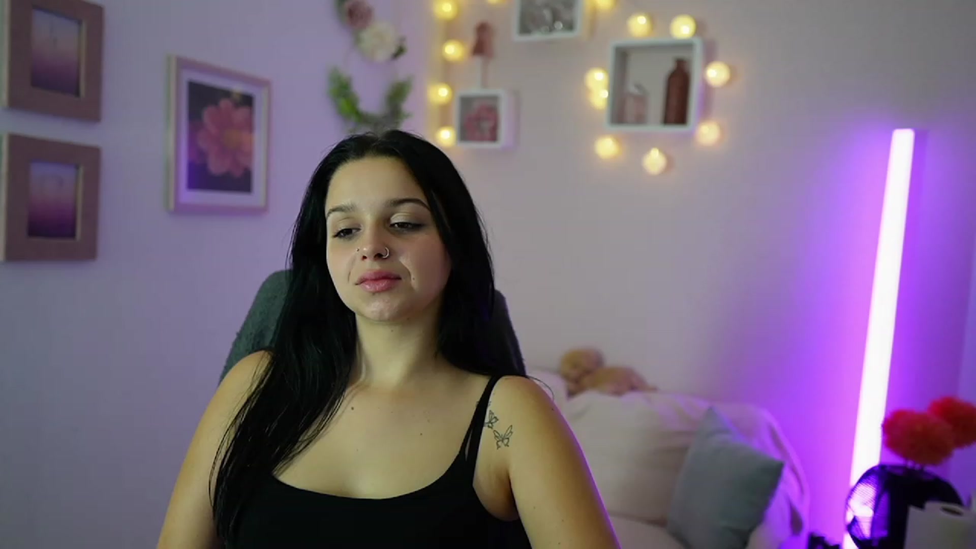 Gallery image thumbnail from Sola_Zola18's myfreecams stream on, 10/20/2023, 22:22 image 15 of 20