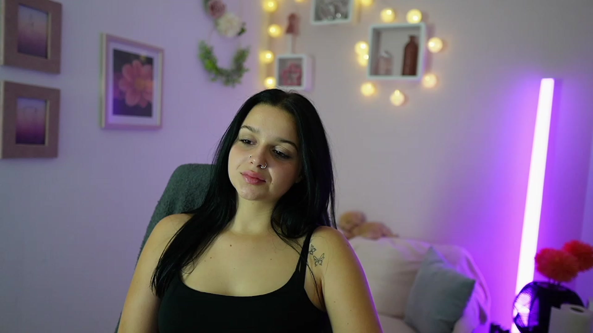 Gallery image thumbnail from Sola_Zola18's myfreecams stream on, 10/20/2023, 22:22 image 10 of 20