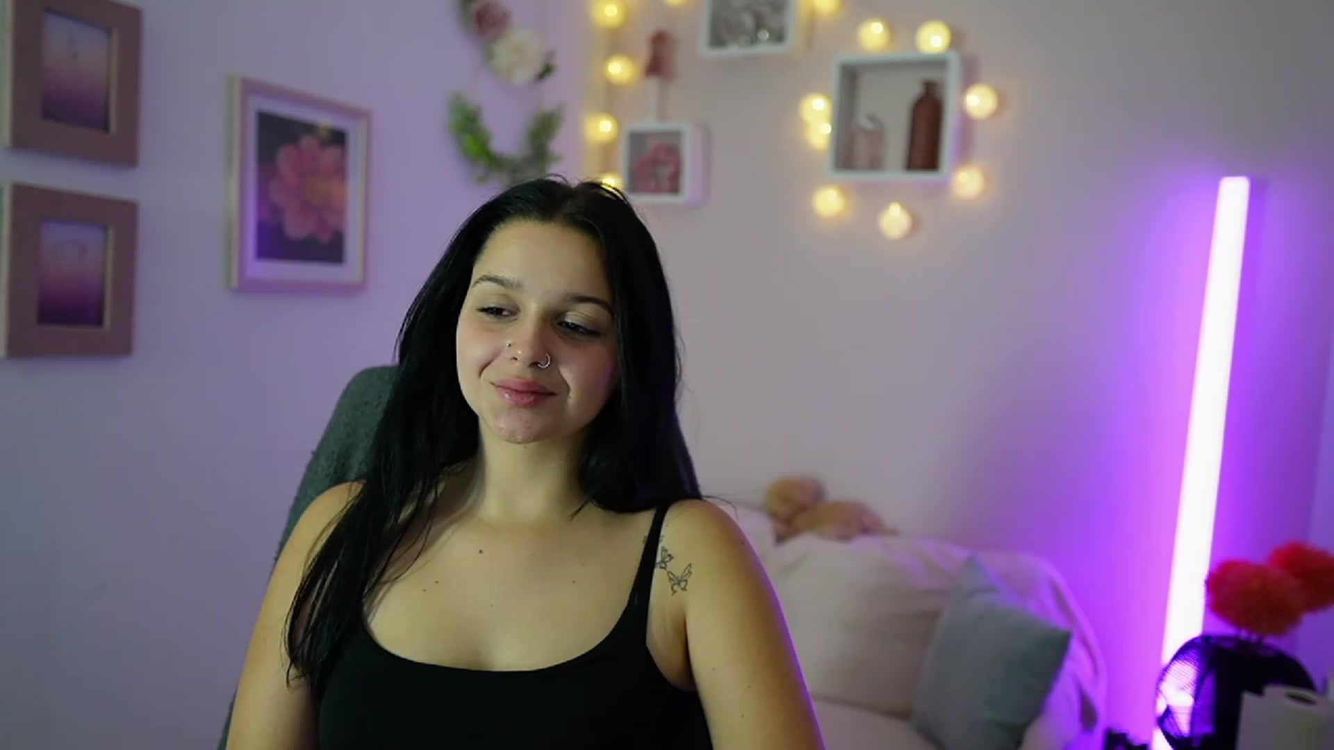 Gallery image thumbnail from Sola_Zola18's myfreecams stream on, 10/20/2023, 22:22 image 16 of 20