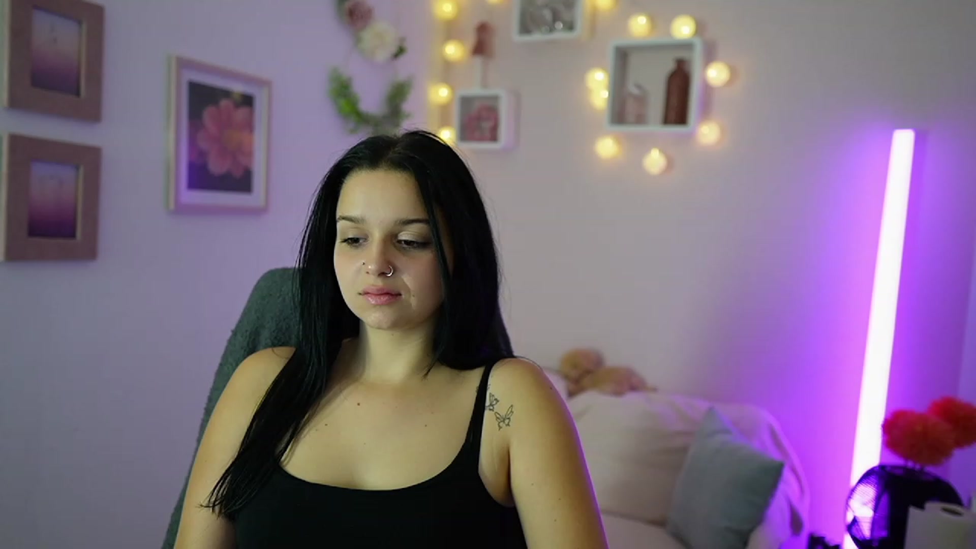 Gallery image thumbnail from Sola_Zola18's myfreecams stream on, 10/20/2023, 22:22 image 17 of 20