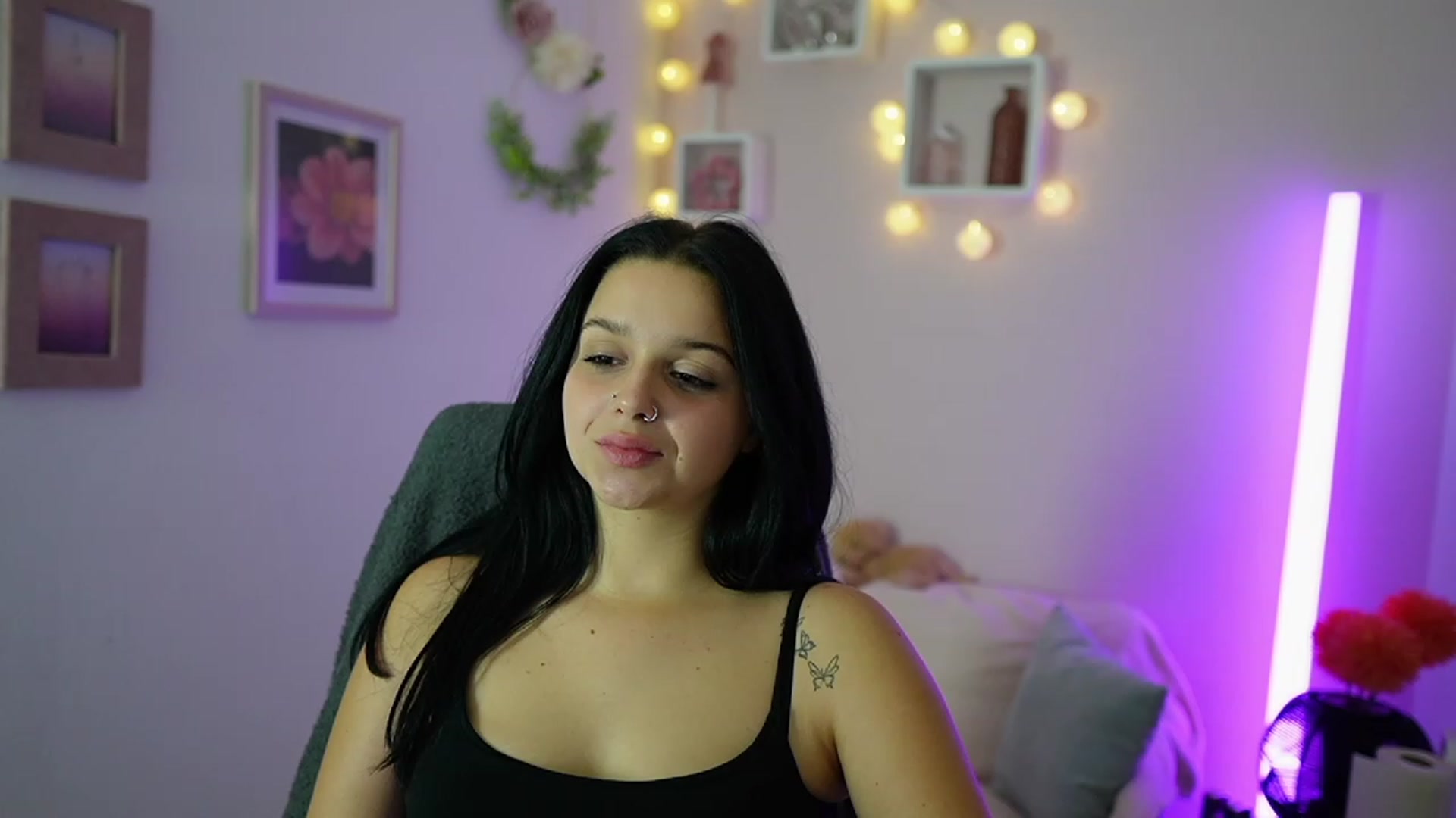Gallery image thumbnail from Sola_Zola18's myfreecams stream on, 10/20/2023, 22:22 image 1 of 20