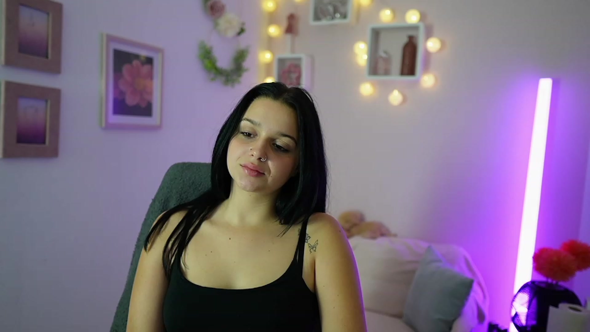 Gallery image thumbnail from Sola_Zola18's myfreecams stream on, 10/20/2023, 22:22 image 18 of 20