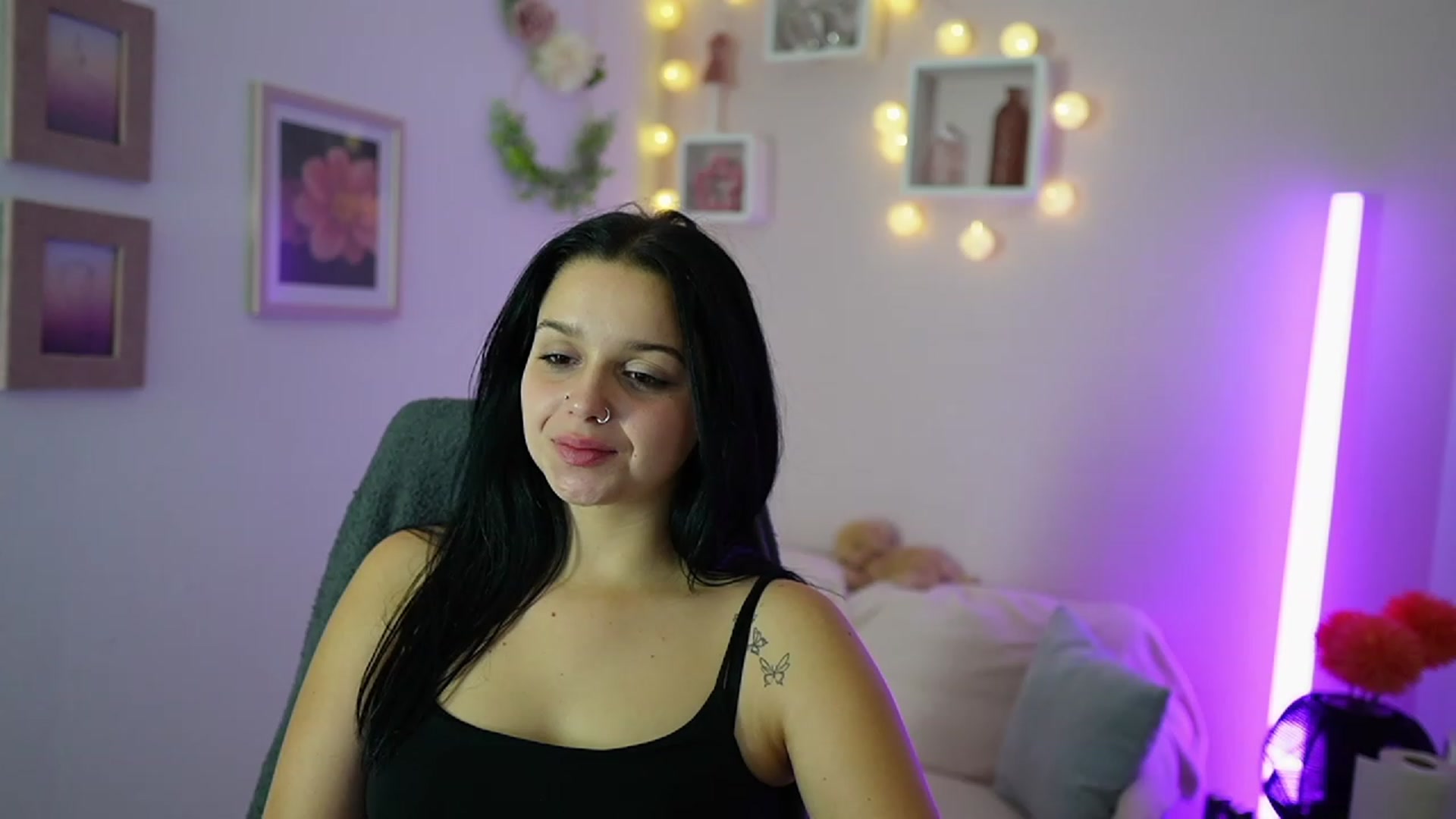Gallery image thumbnail from Sola_Zola18's myfreecams stream on, 10/20/2023, 22:22 image 14 of 20
