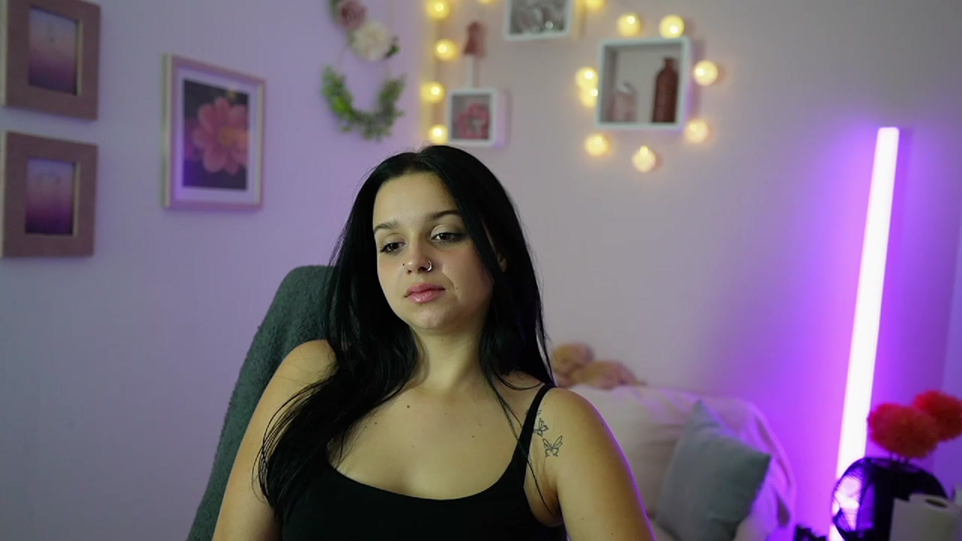 Gallery image thumbnail from Sola_Zola18's myfreecams stream on, 10/20/2023, 22:22 image 9 of 20