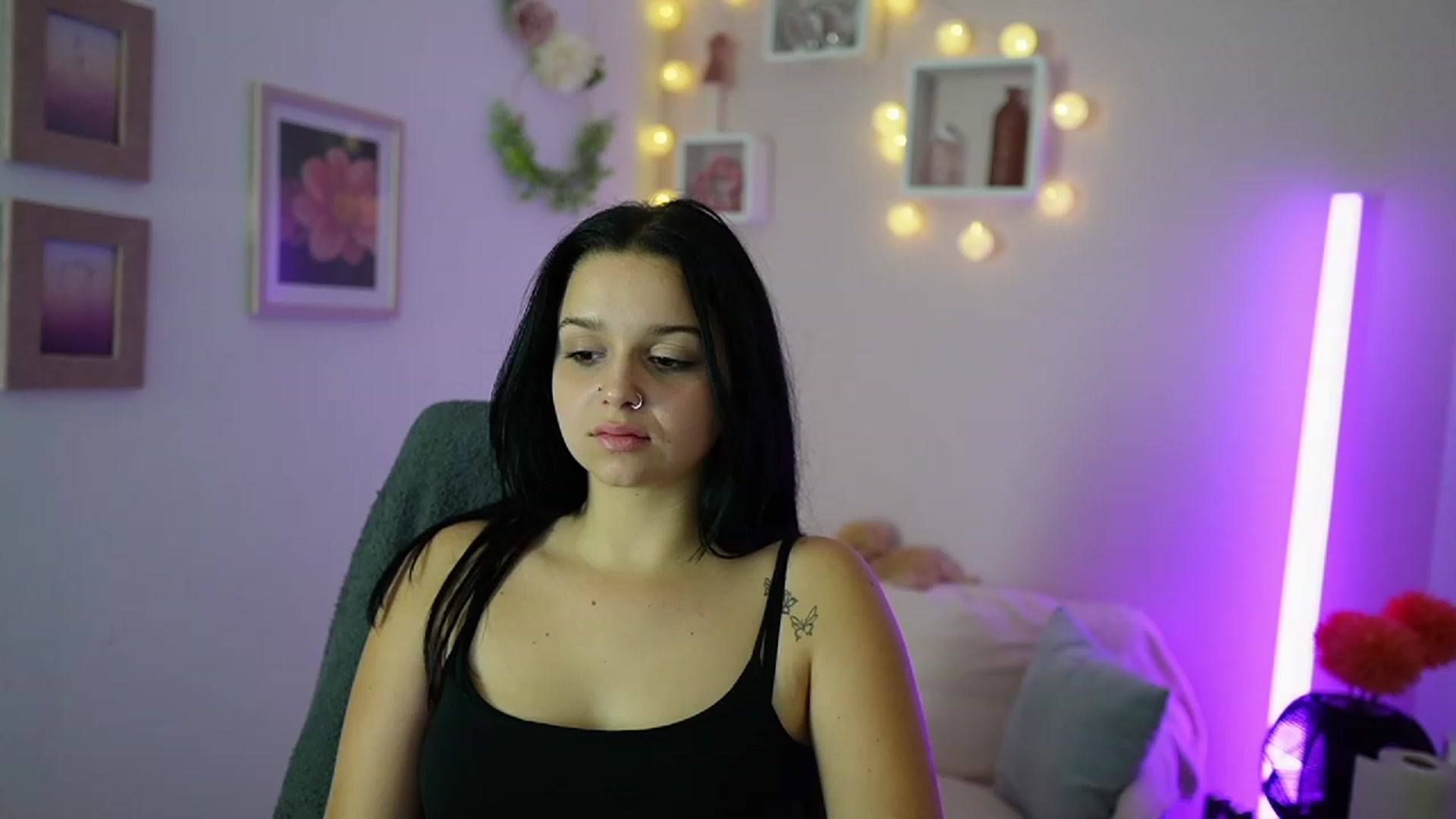 Gallery image thumbnail from Sola_Zola18's myfreecams stream on, 10/20/2023, 22:22 image 19 of 20